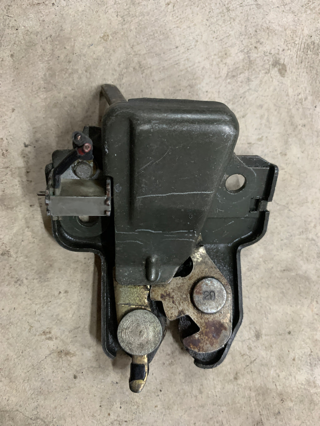 Boot latch, R32