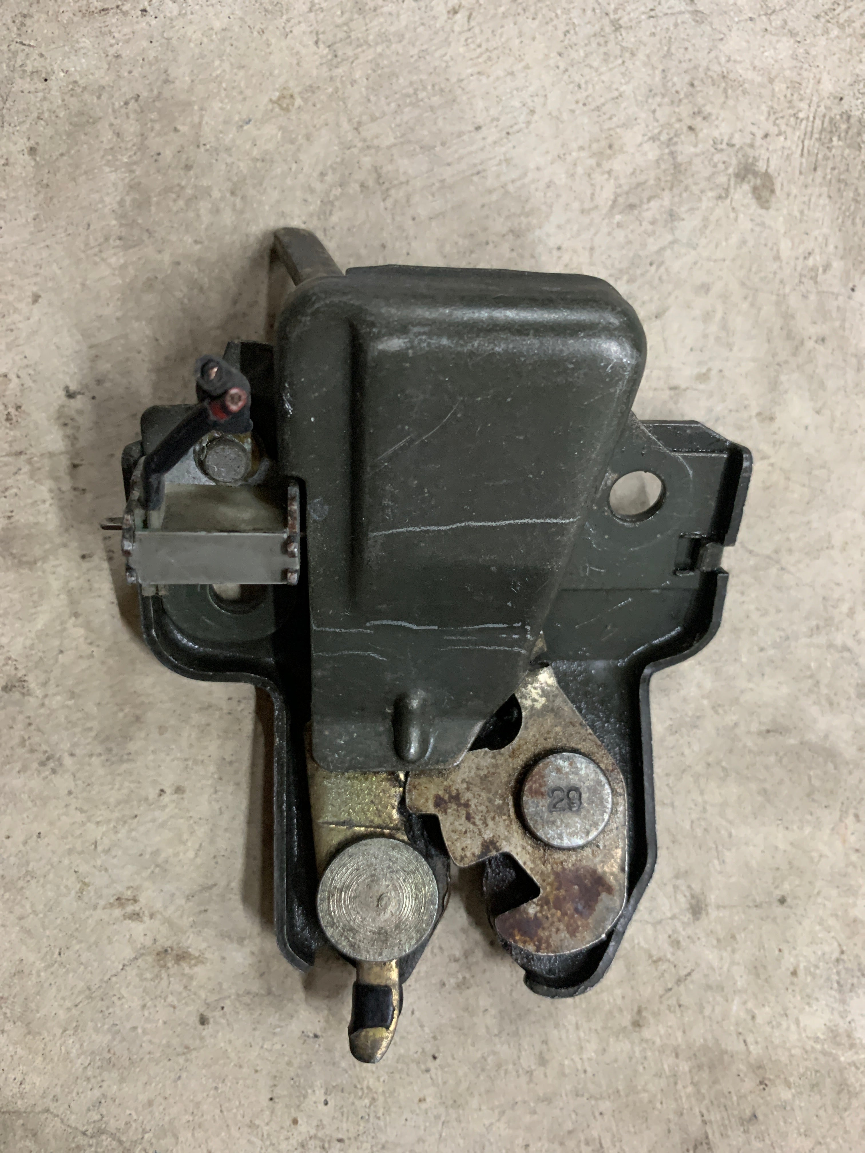 Boot latch, R32
