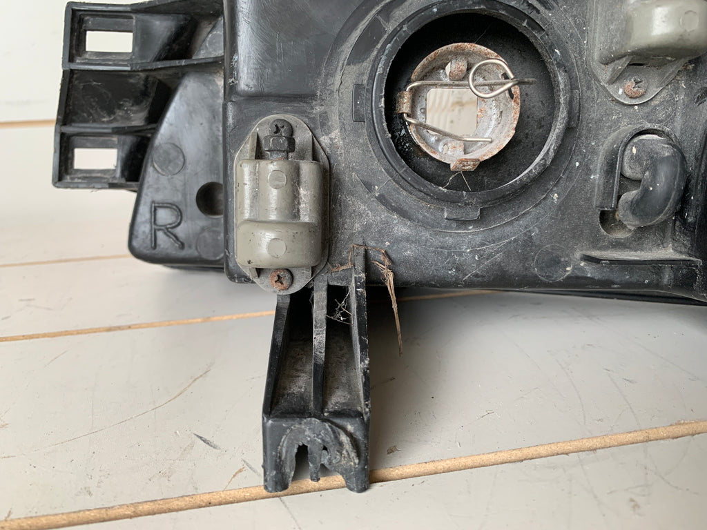 RIGHT Head Light (damaged), R32