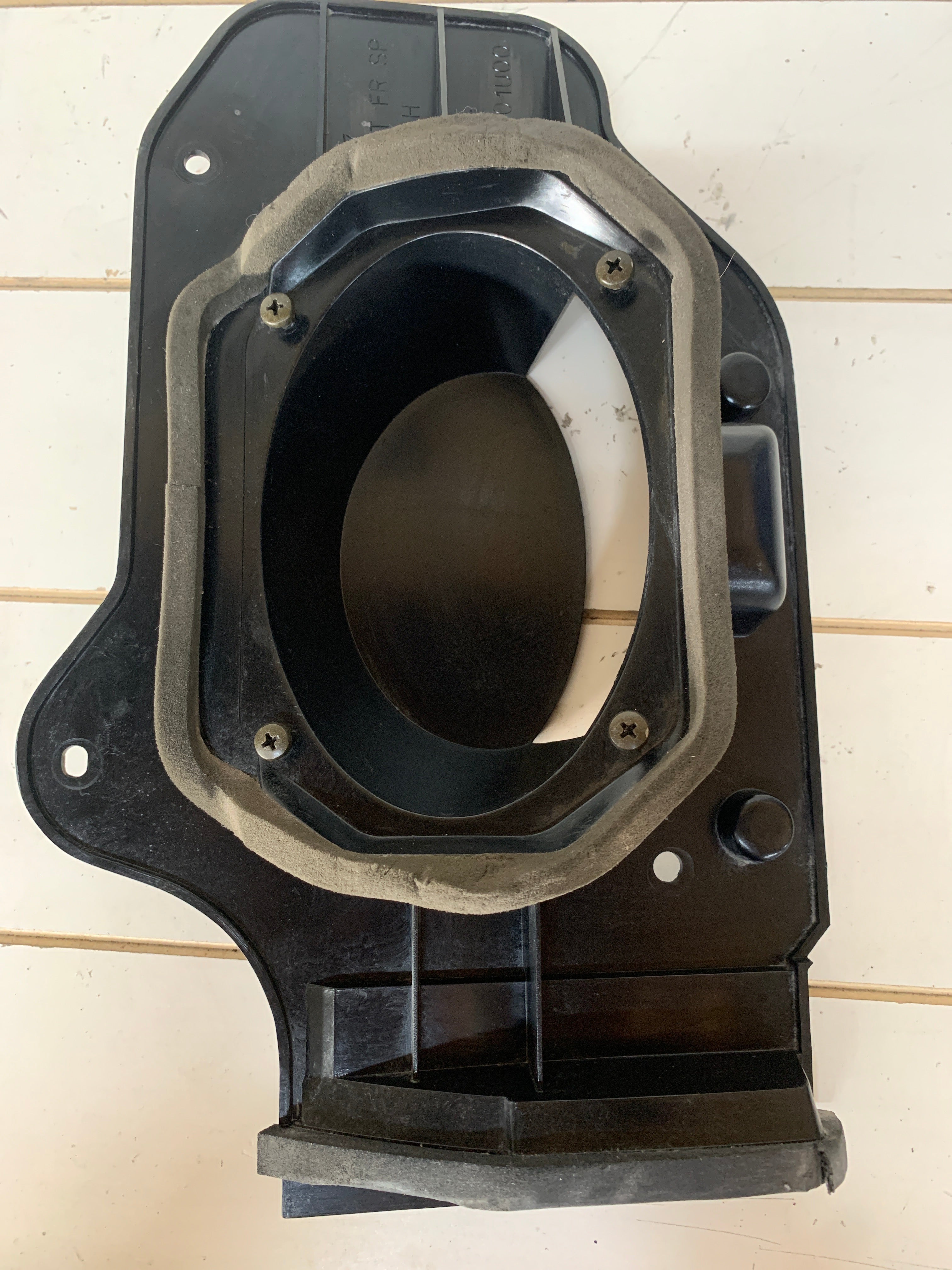 LEFT Front Speaker Holder, R32