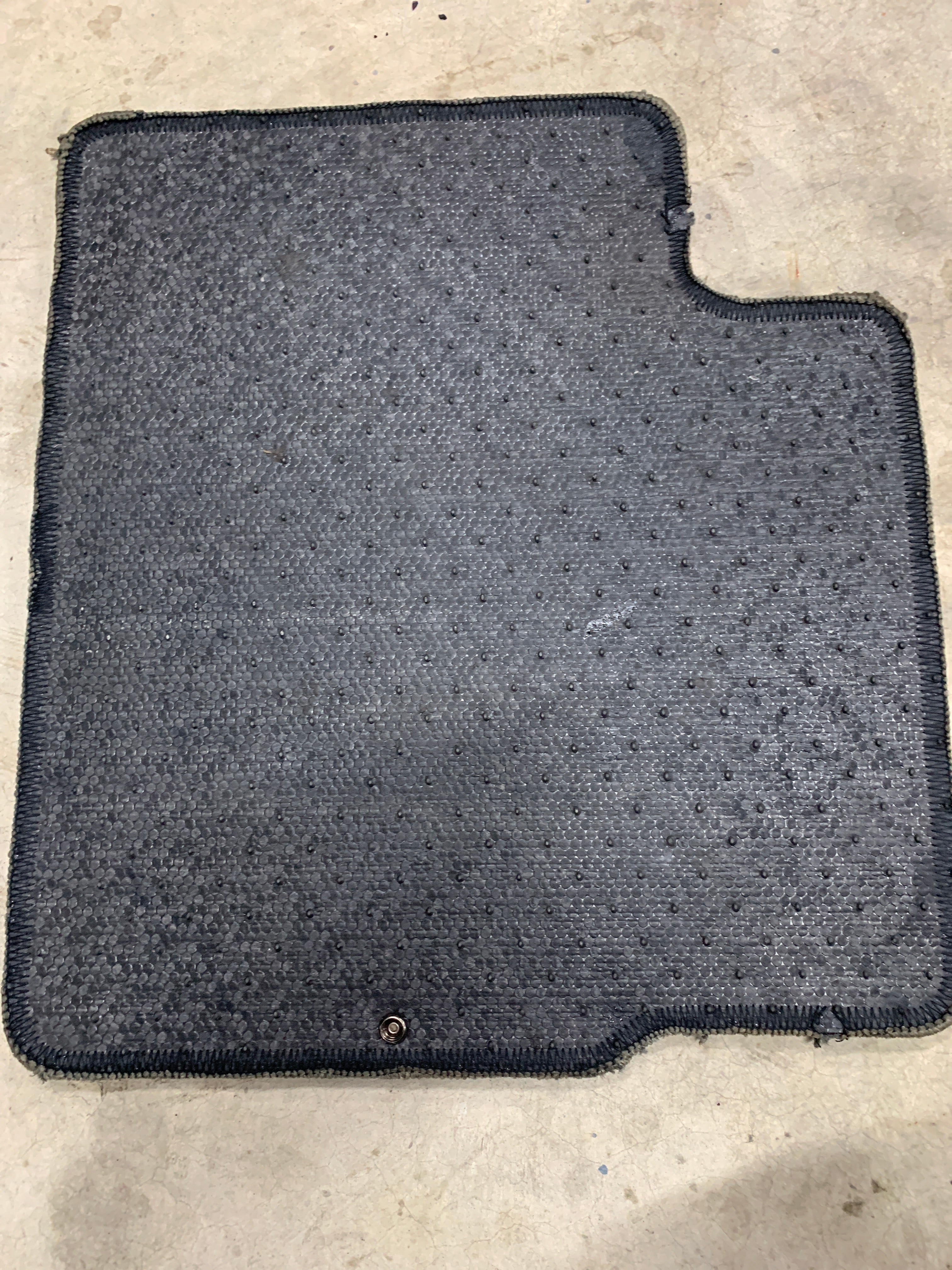 Right Rear Mat, R32