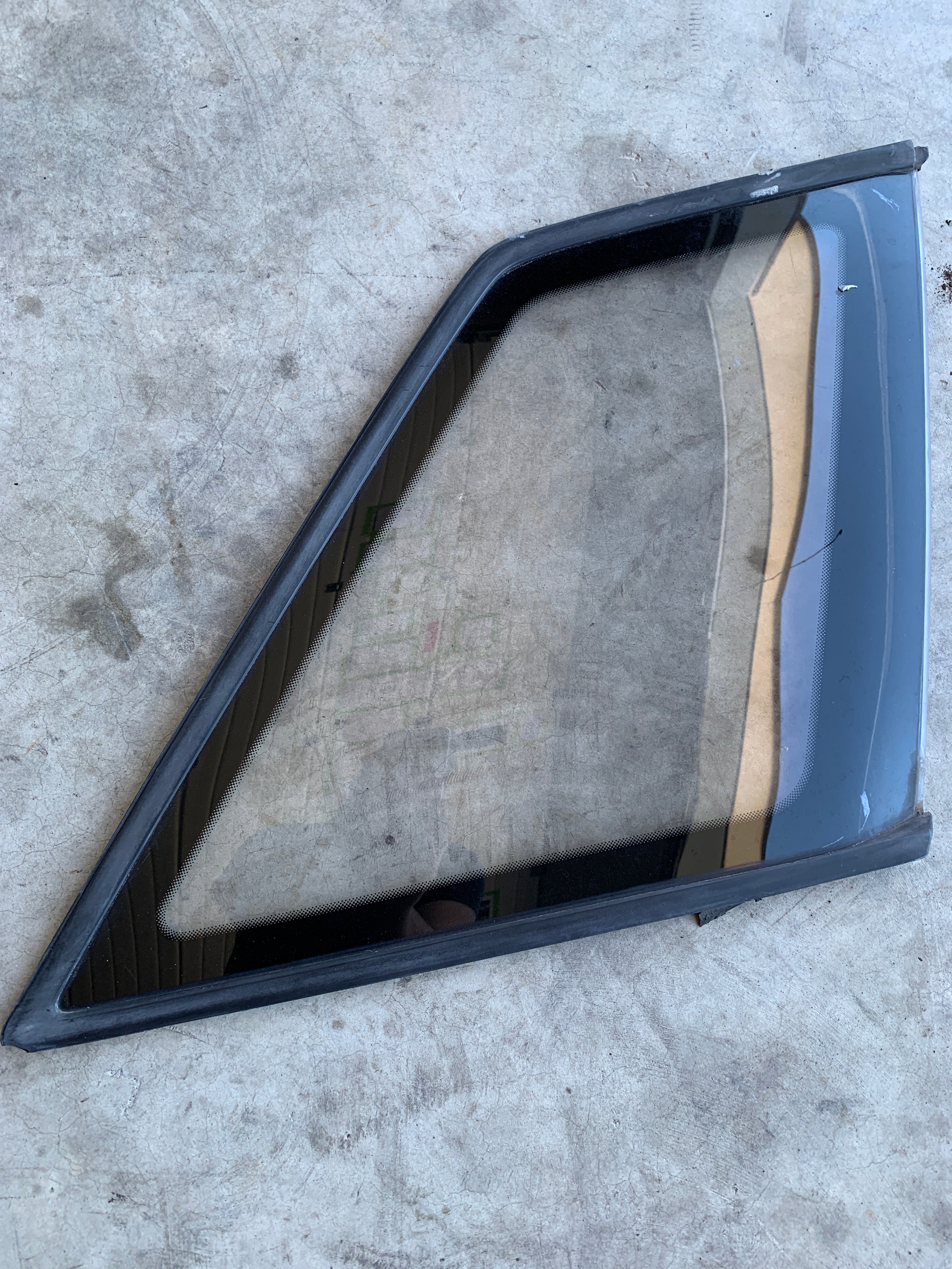 RIGHT Quarter Window, R32