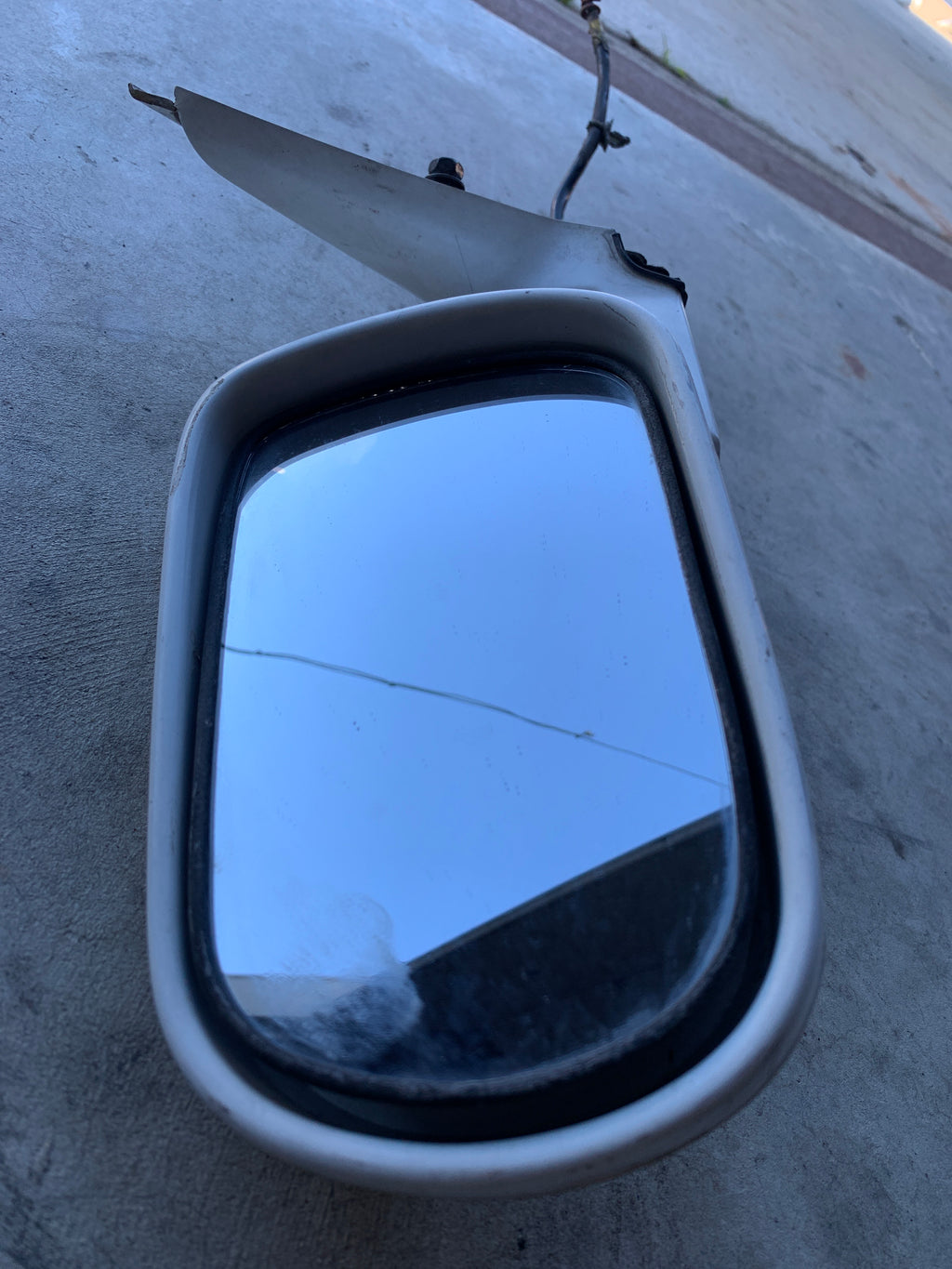 LEFT Wing Mirror, R32 4dr