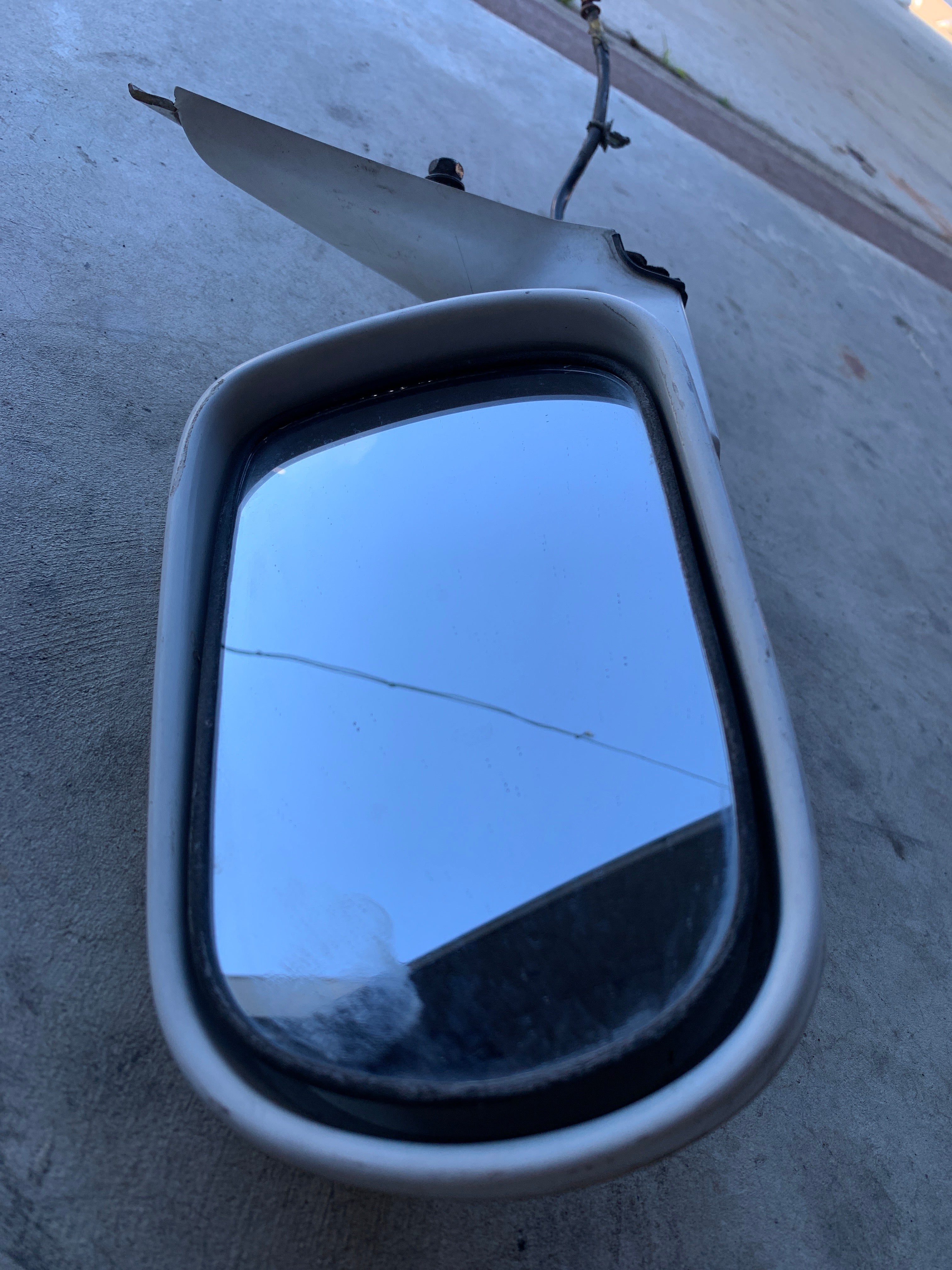 LEFT Wing Mirror, R32 4dr