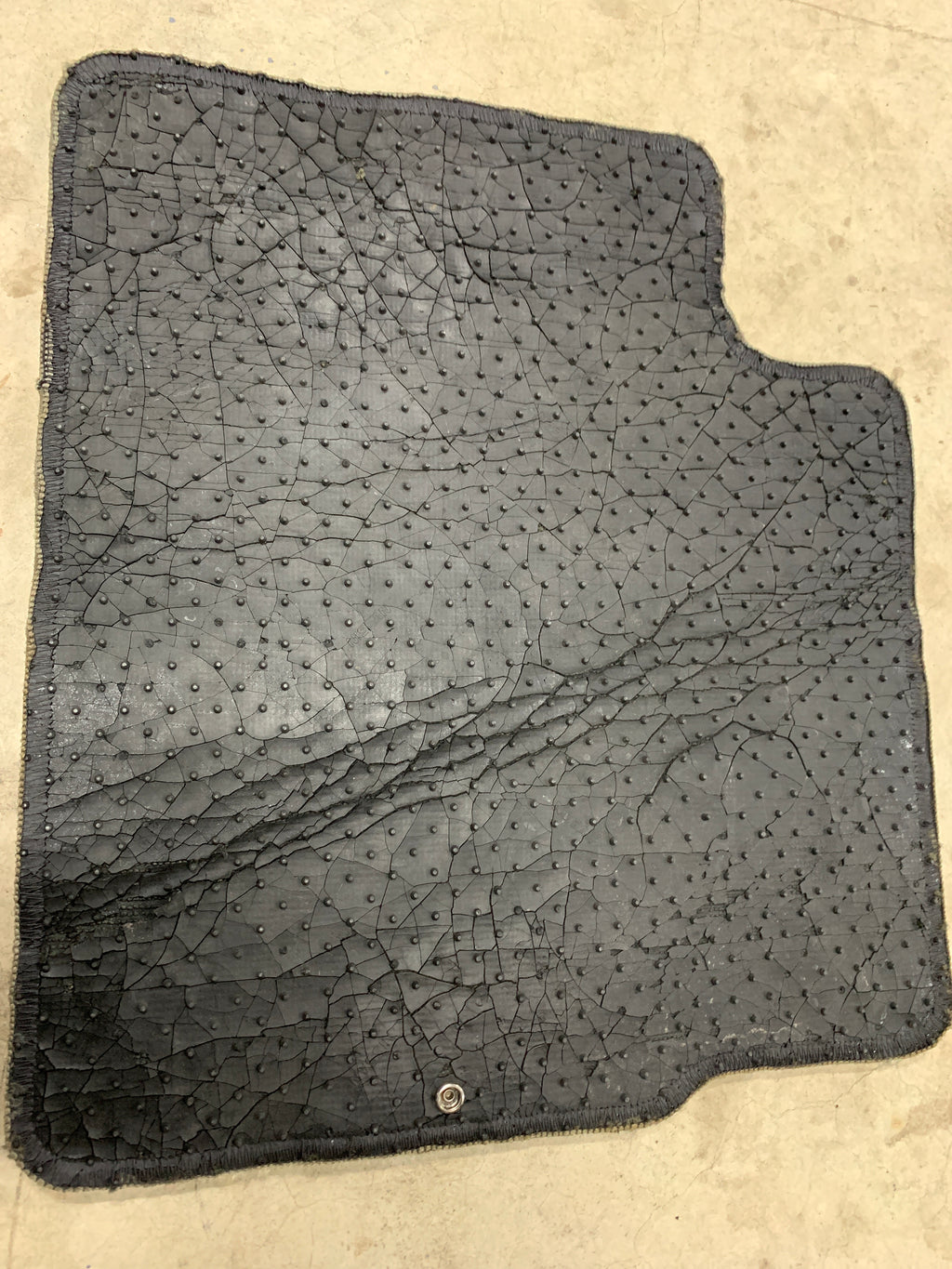 Right Rear Mat, R32