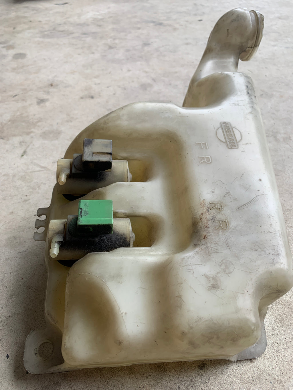 Windscreen Washer Tank, R32