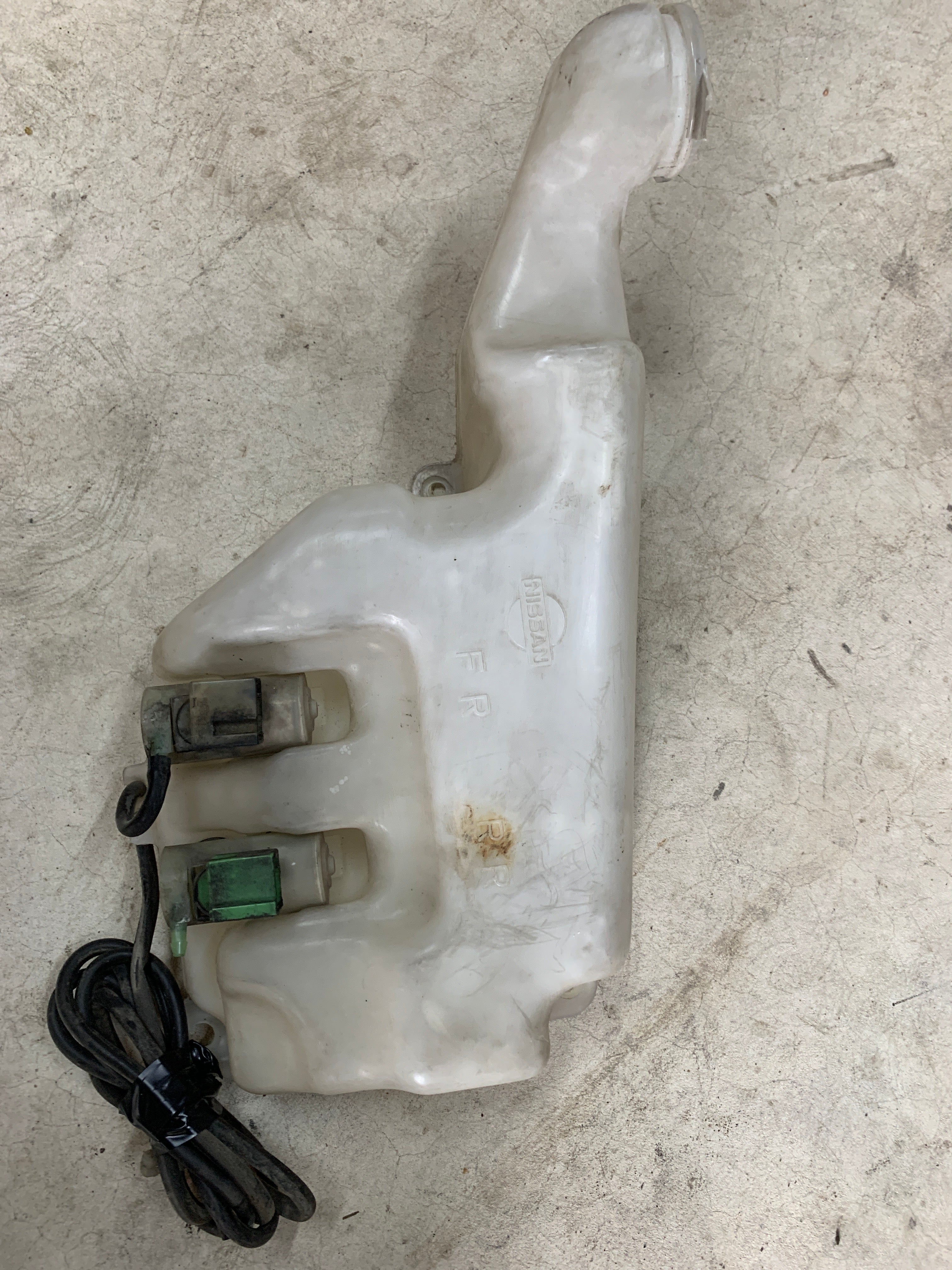 Window Washer Bottle, R32 GTR