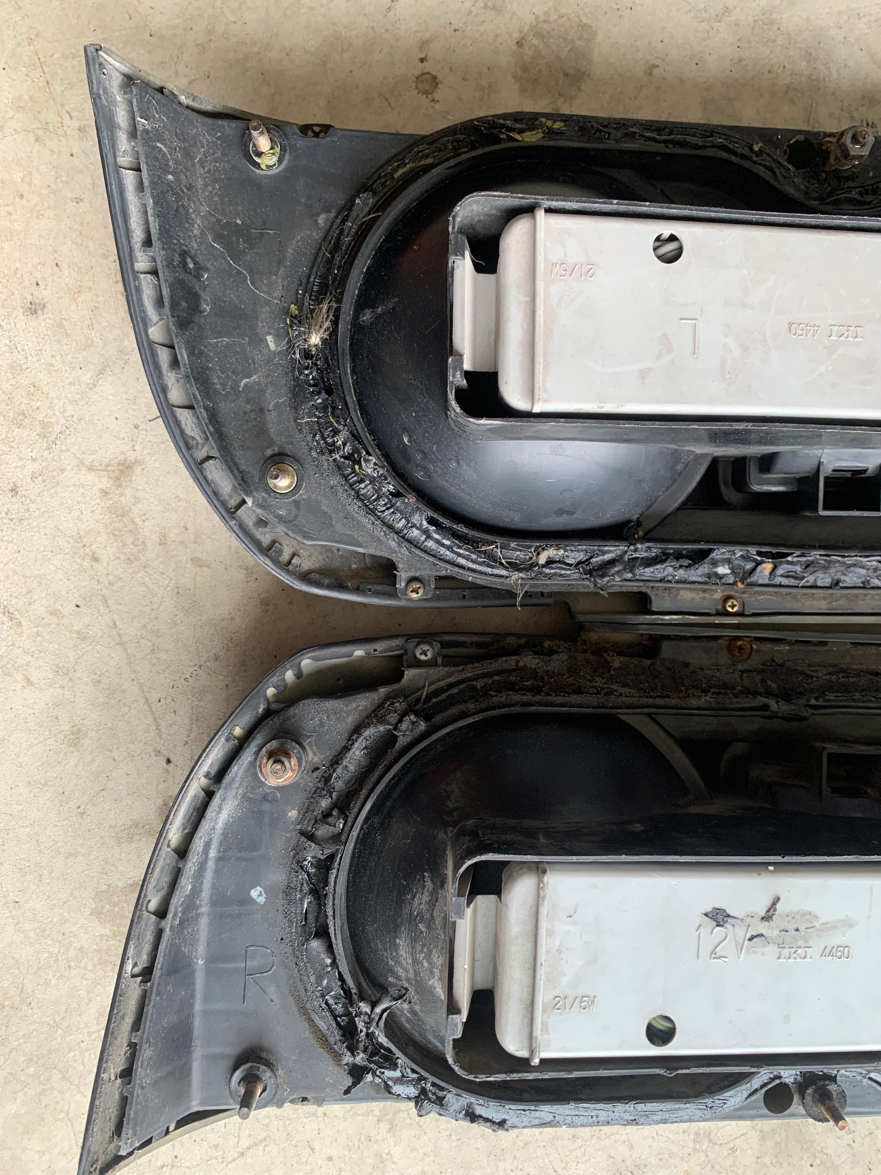 Tail lights, R32 Coupe