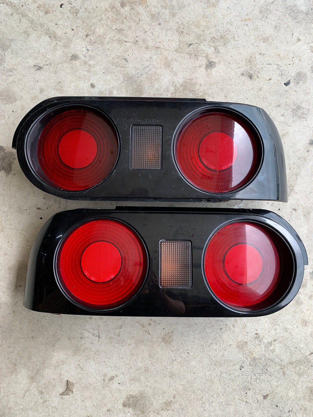 Tail lights, R32 Coupe