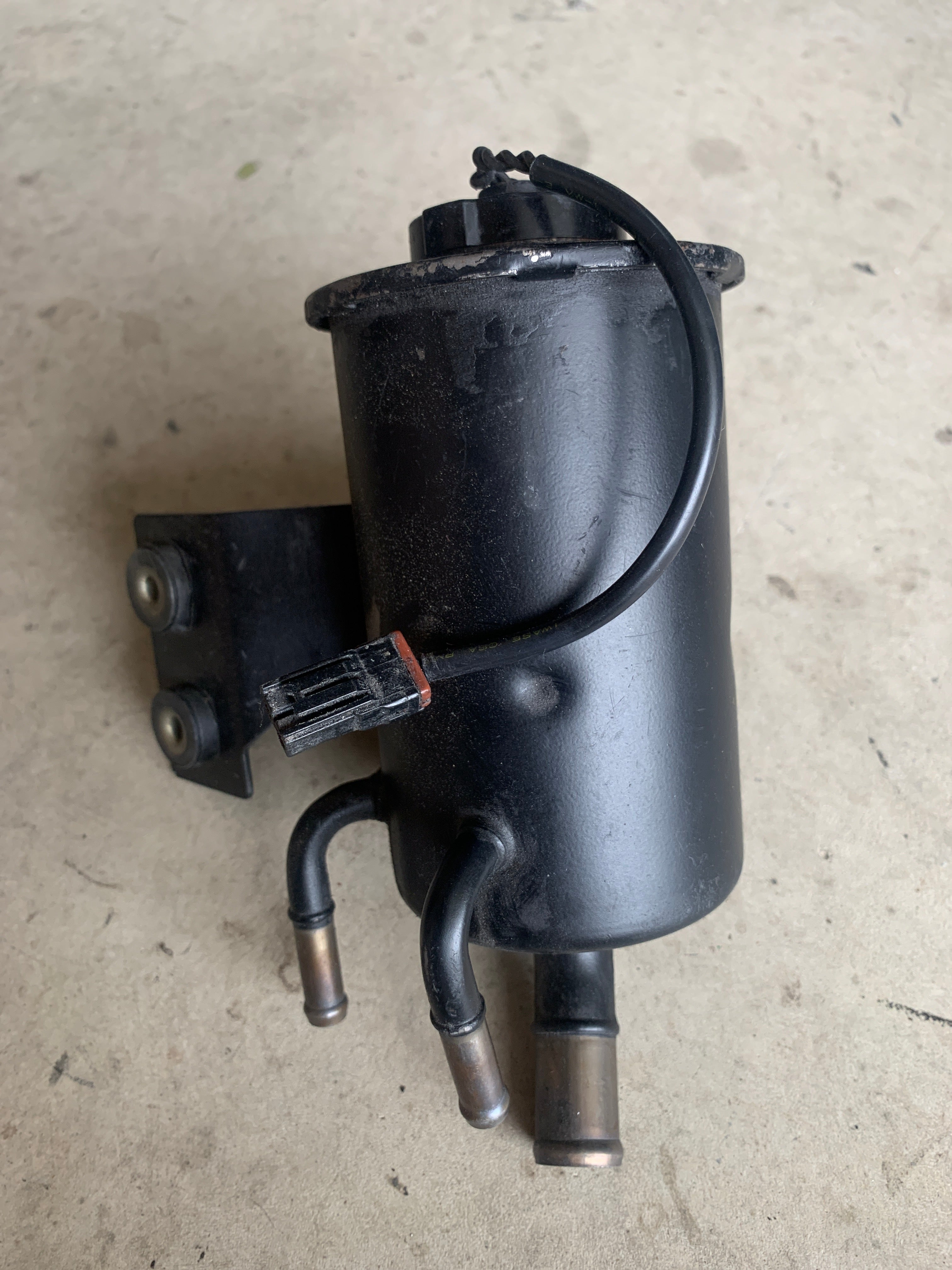 Power Steering Reservoir, R32