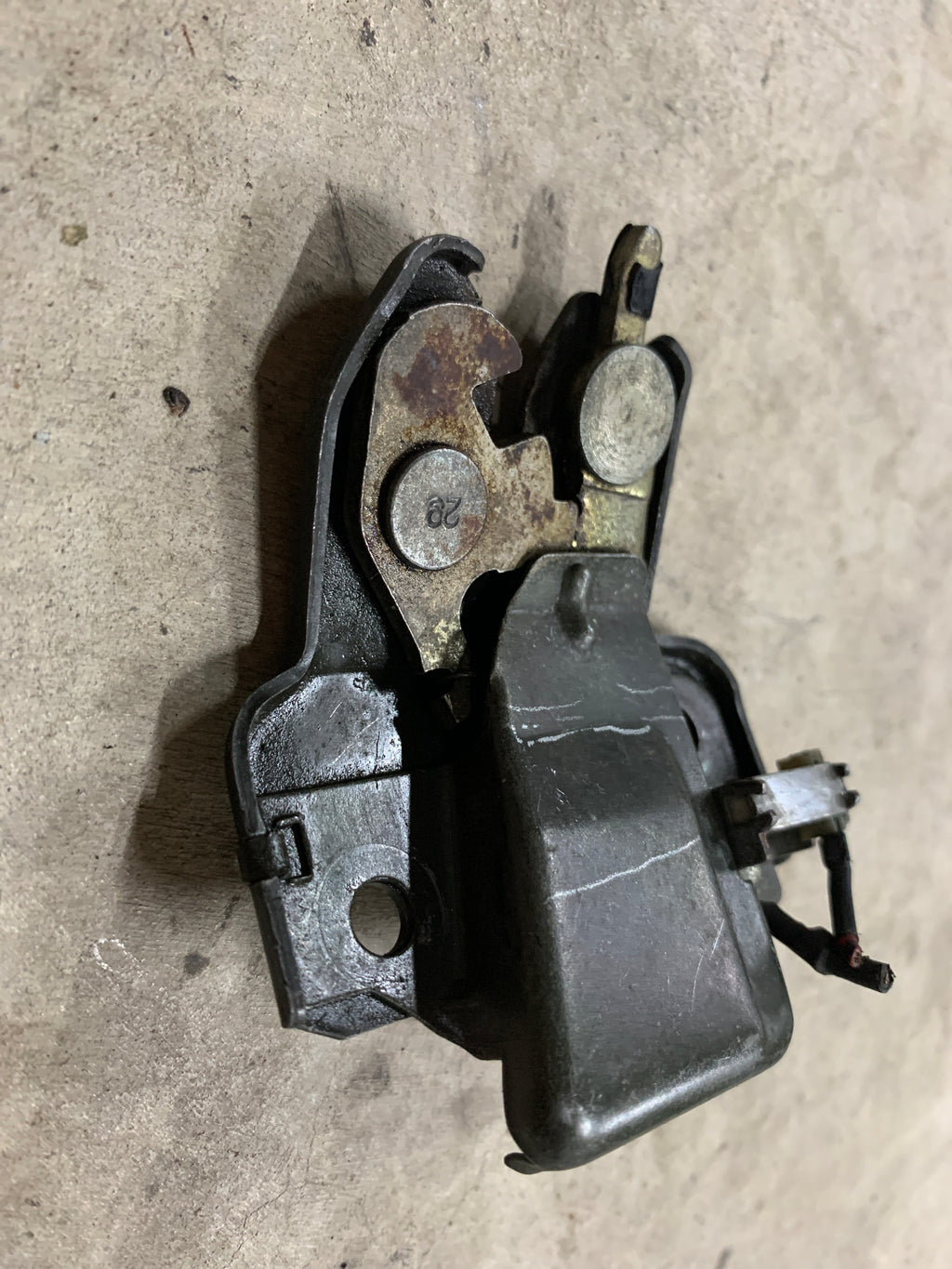 Boot latch, R32