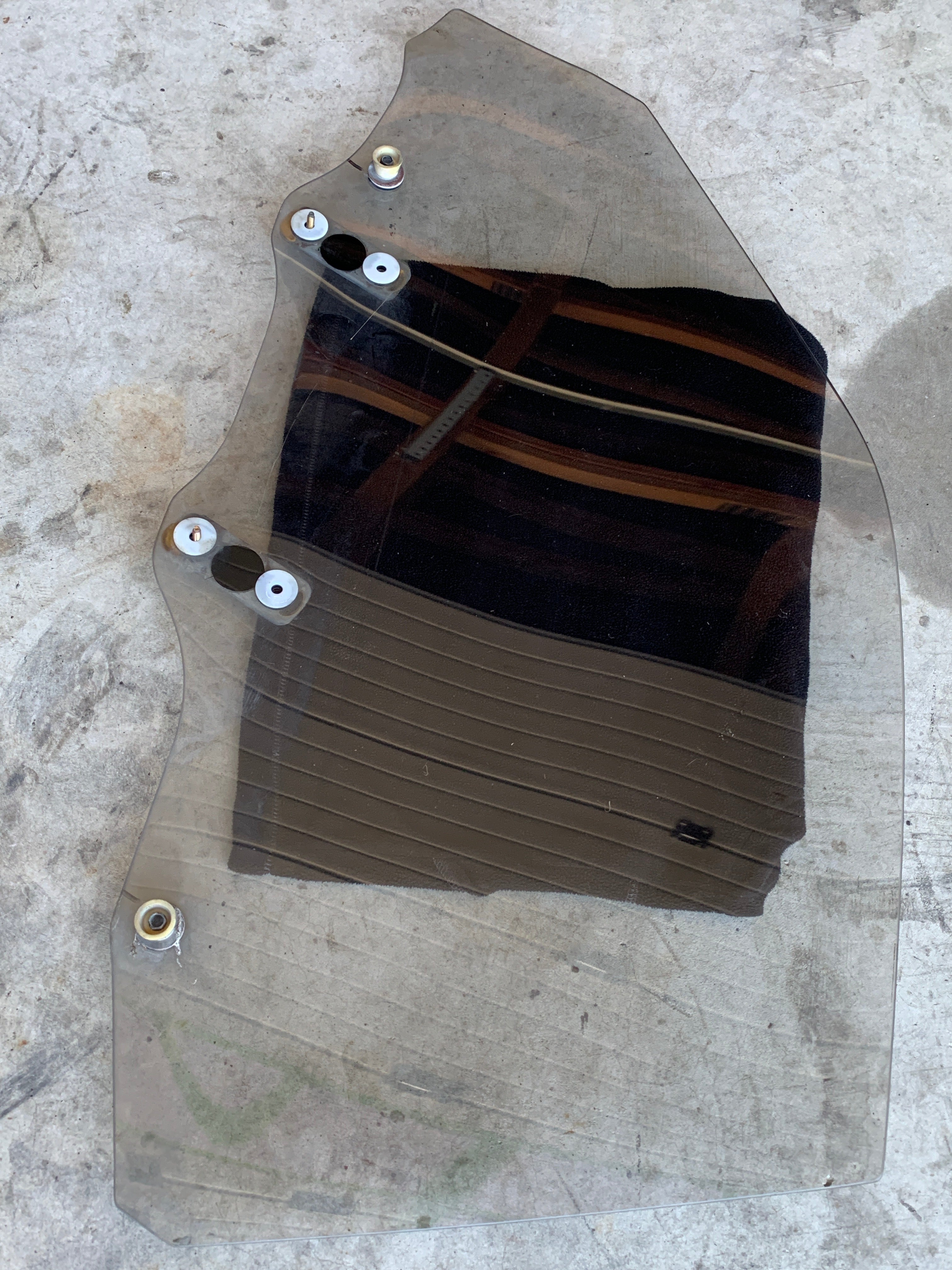 RIGHT Door Glass, R32 2dr