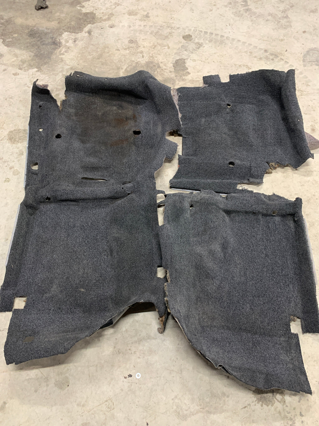 *CUT Cabin Carpet, R32 Coupe