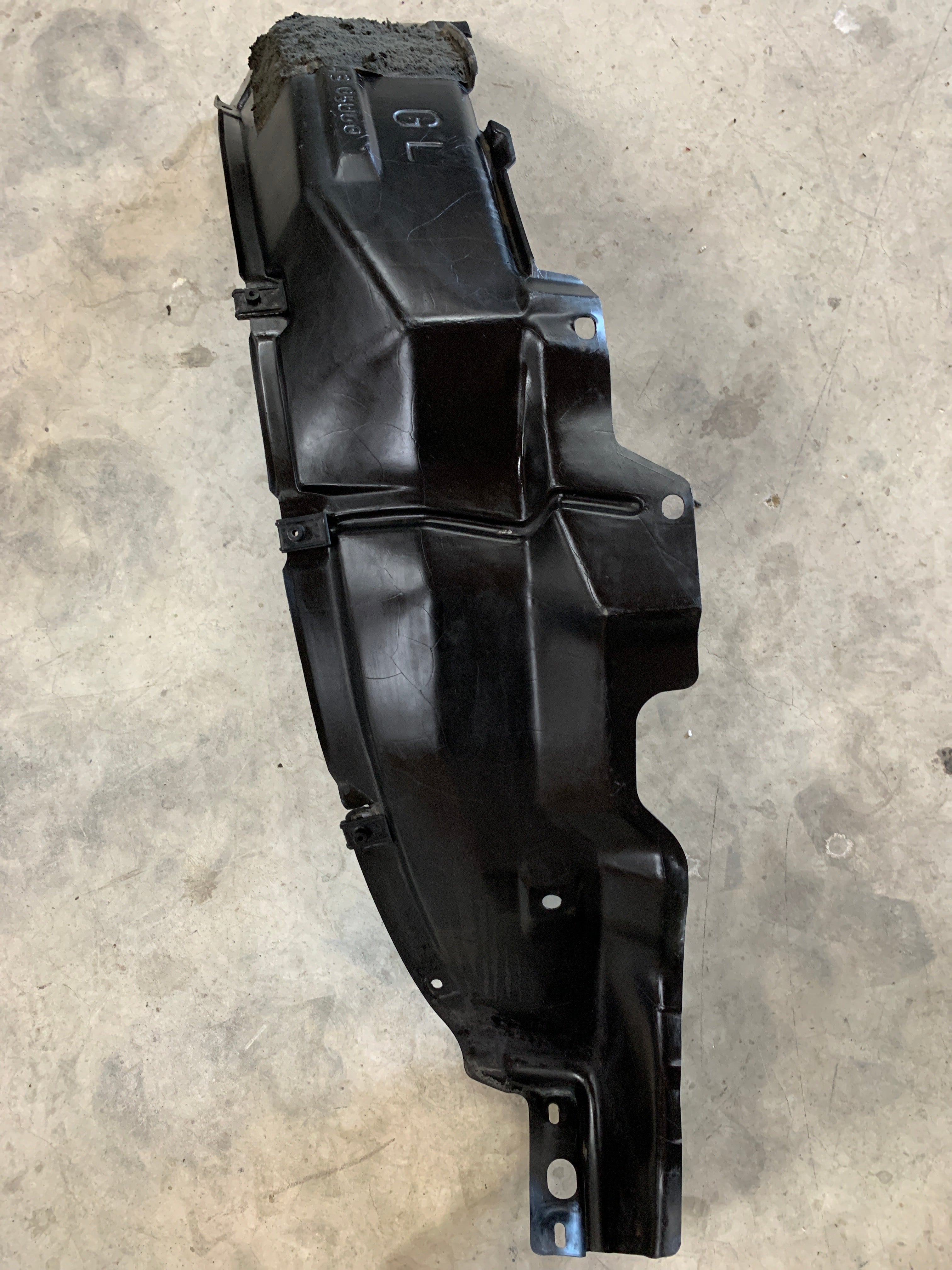 Front LEFT Guard Liner (back), R32 GTR