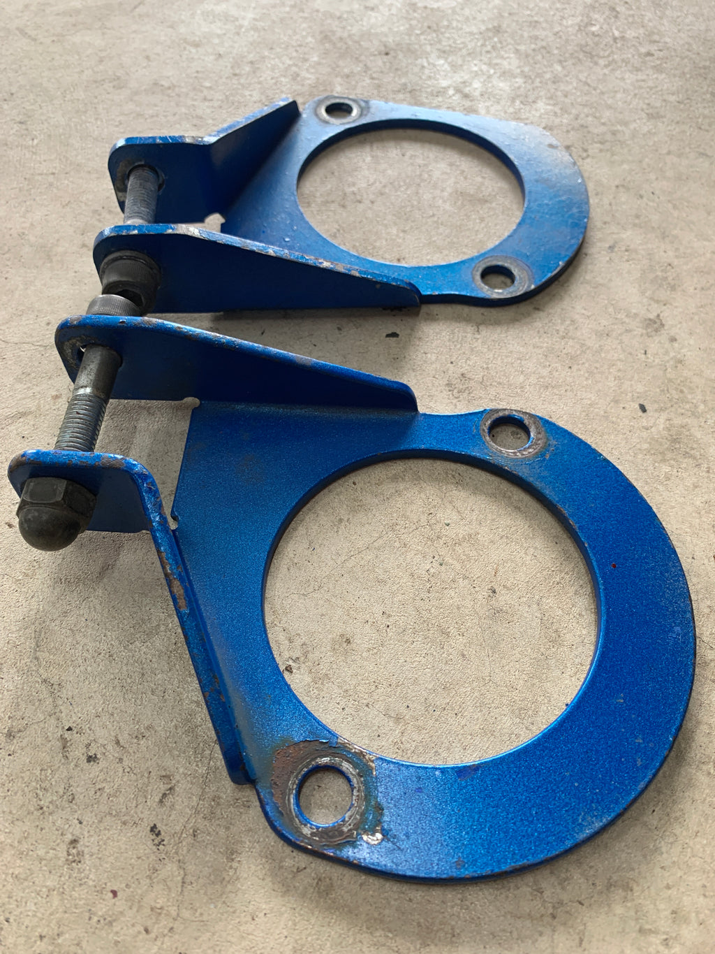 Front Strut Brace Bracket, R33