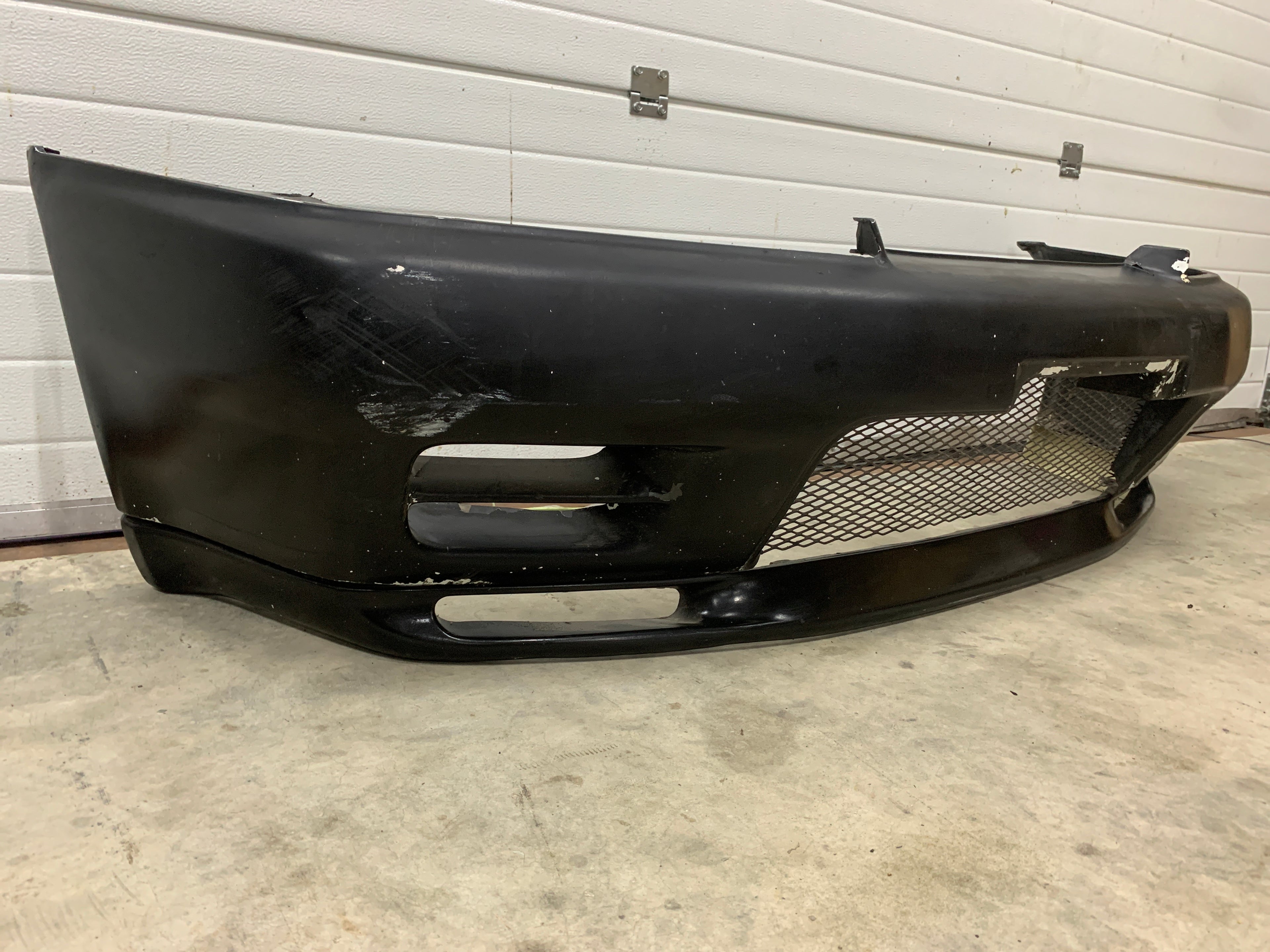Front Bumper w/Lip, R32