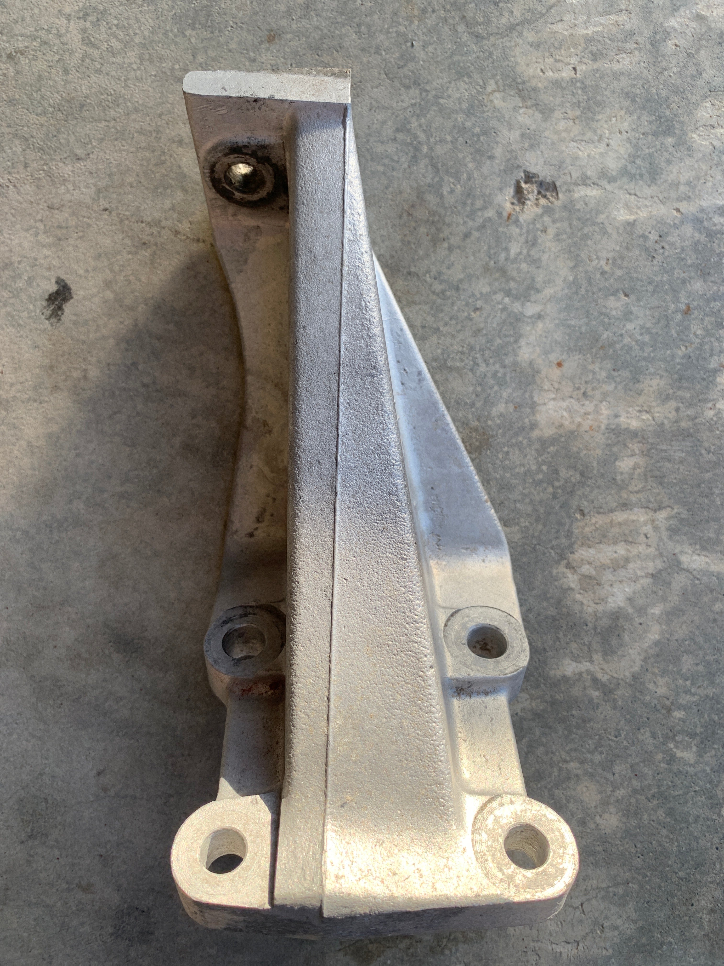 RIGHT Engine Mount Bracket, R32/33/34 GTR