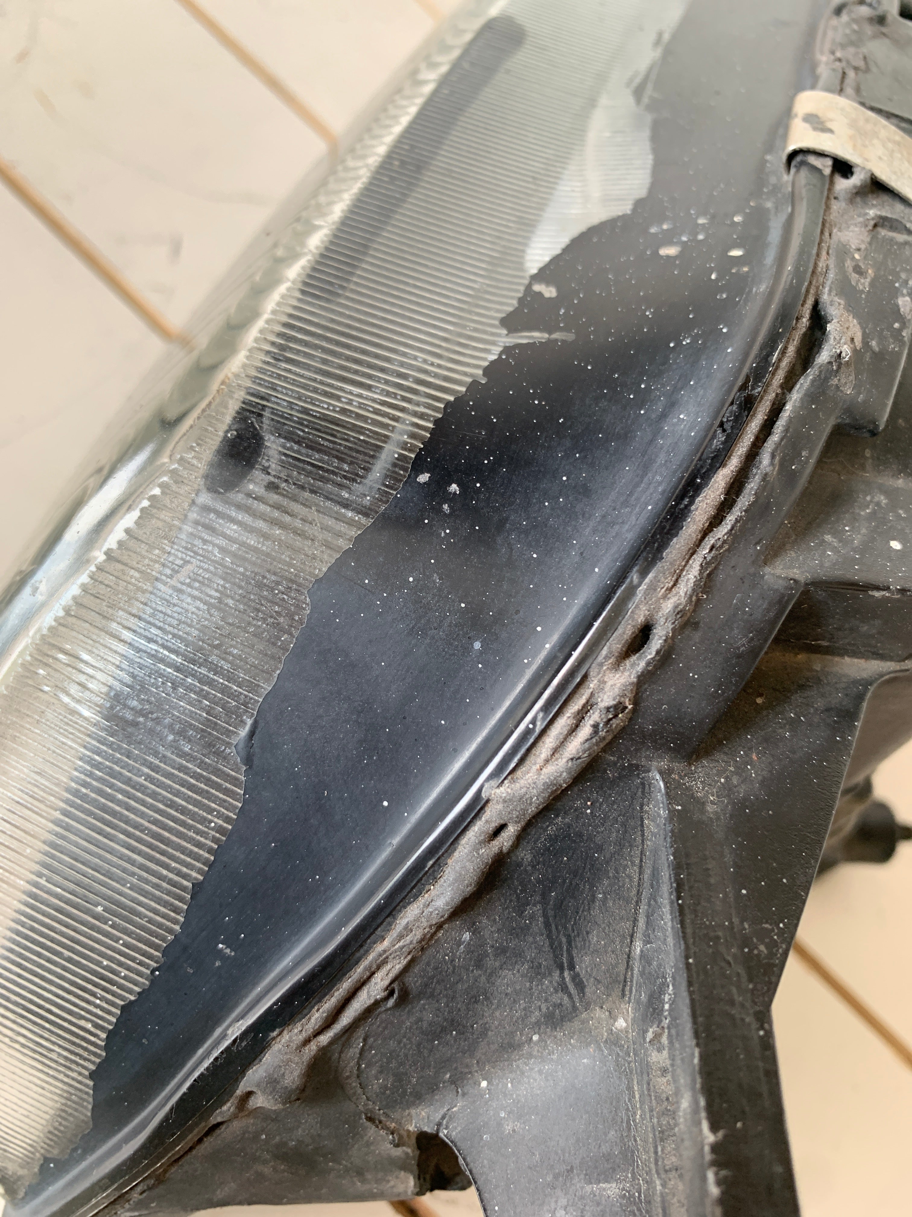 RIGHT Head Light (damaged), R32