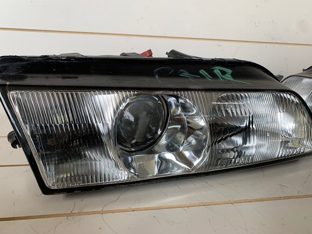 PAIR Headlights HID, R32
