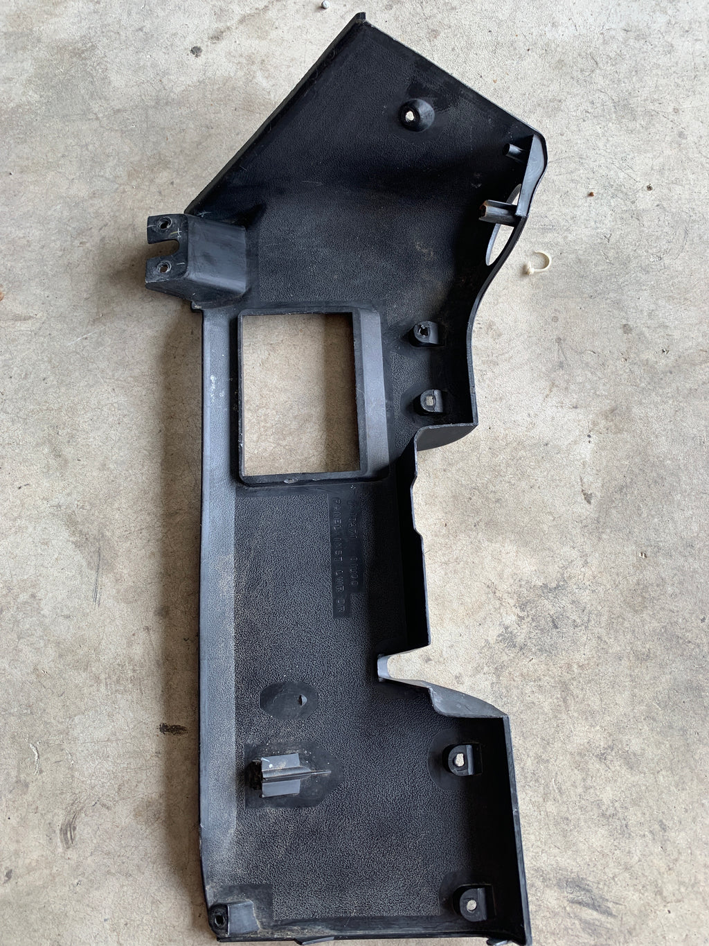Lower Dash Panel, R32