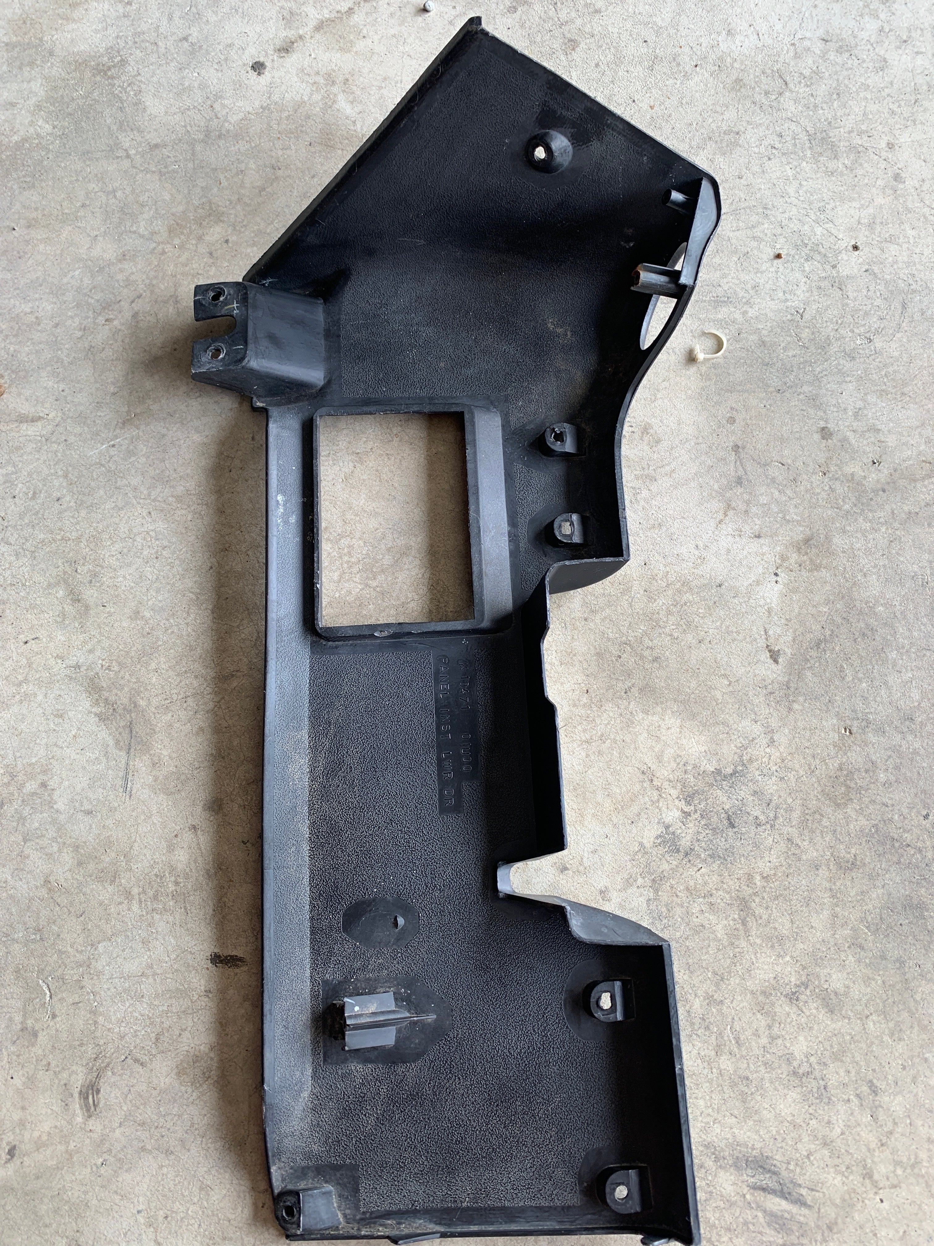 Lower Dash Panel, R32