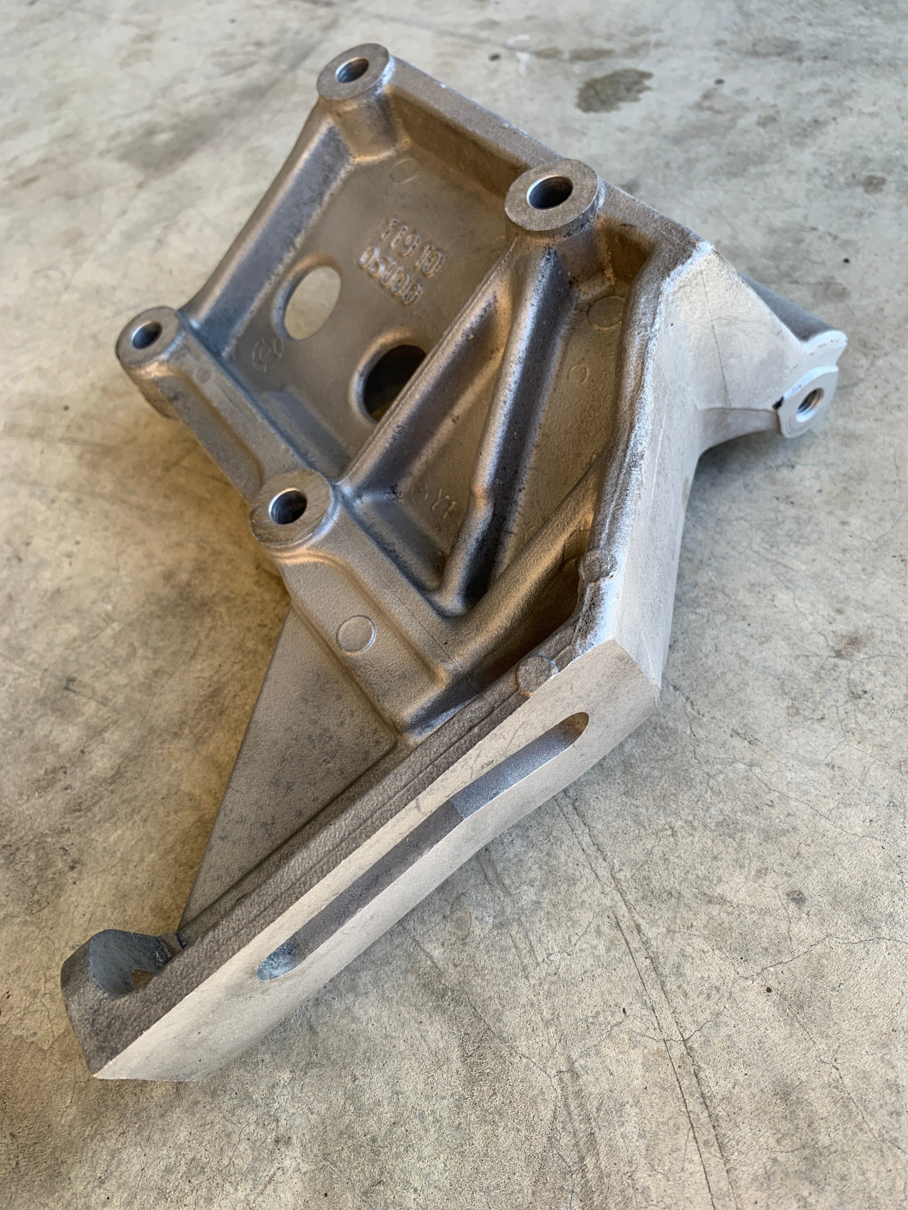 AC Compressor Bracket, R32 GTR