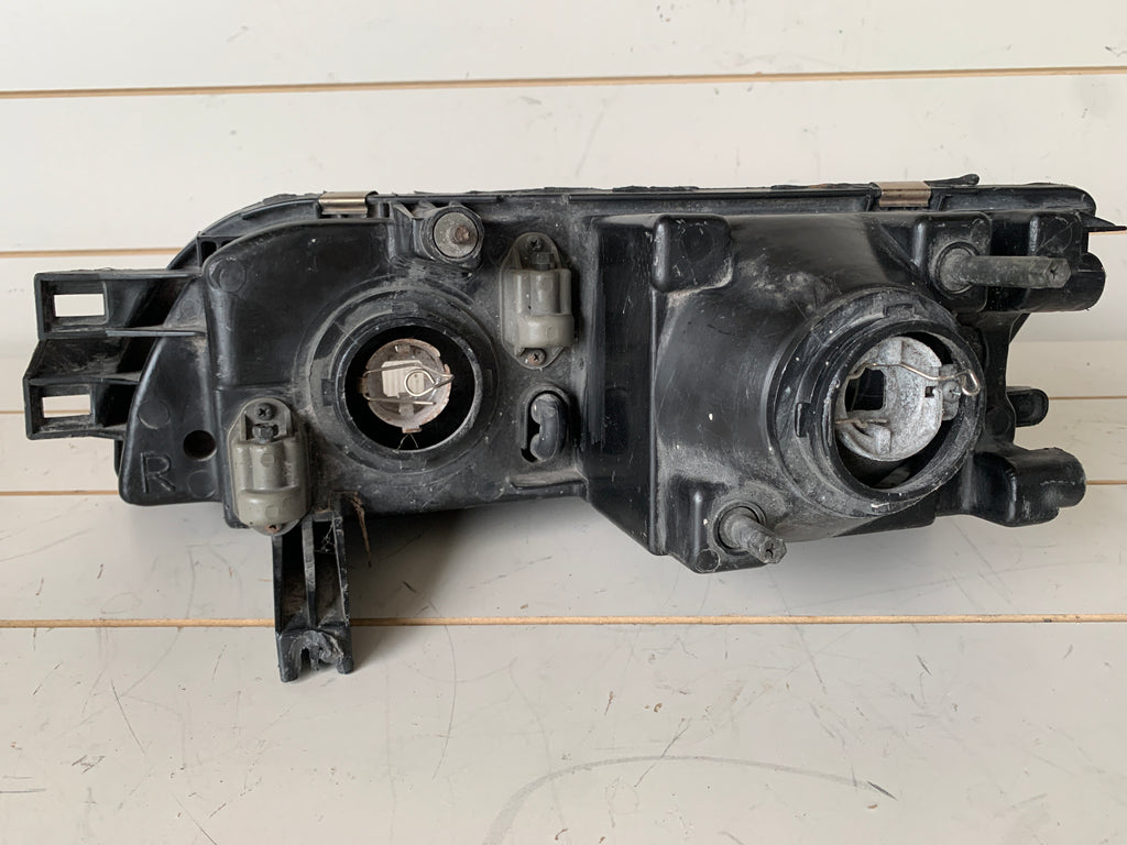 RIGHT Head Light (damaged), R32