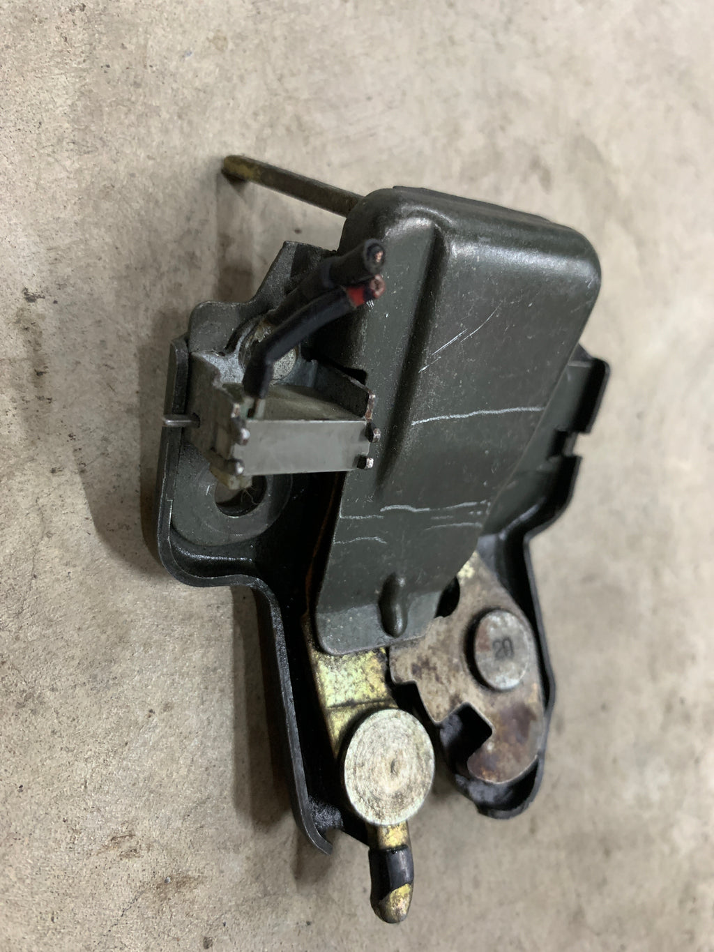 Boot latch, R32