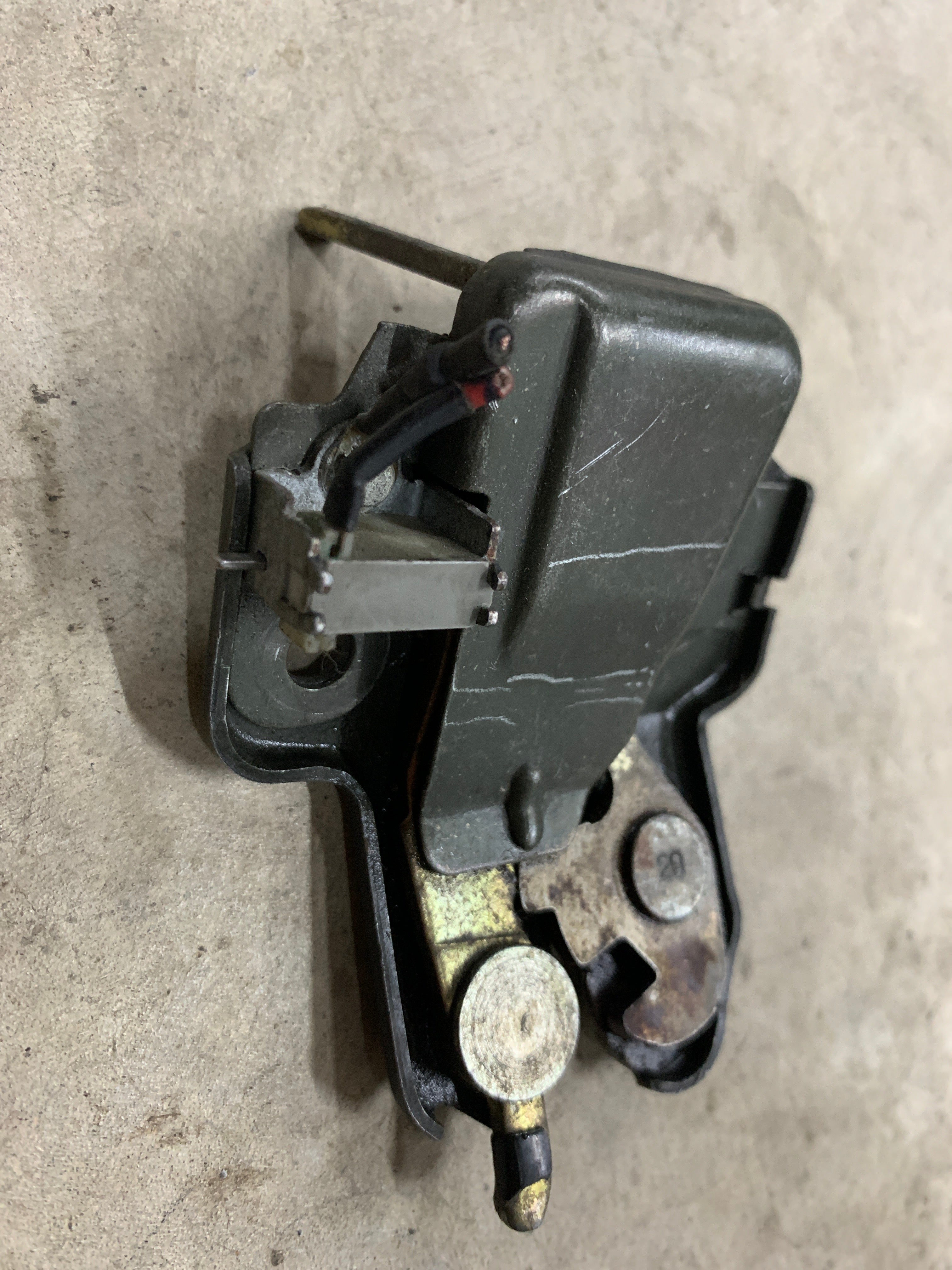 Boot latch, R32