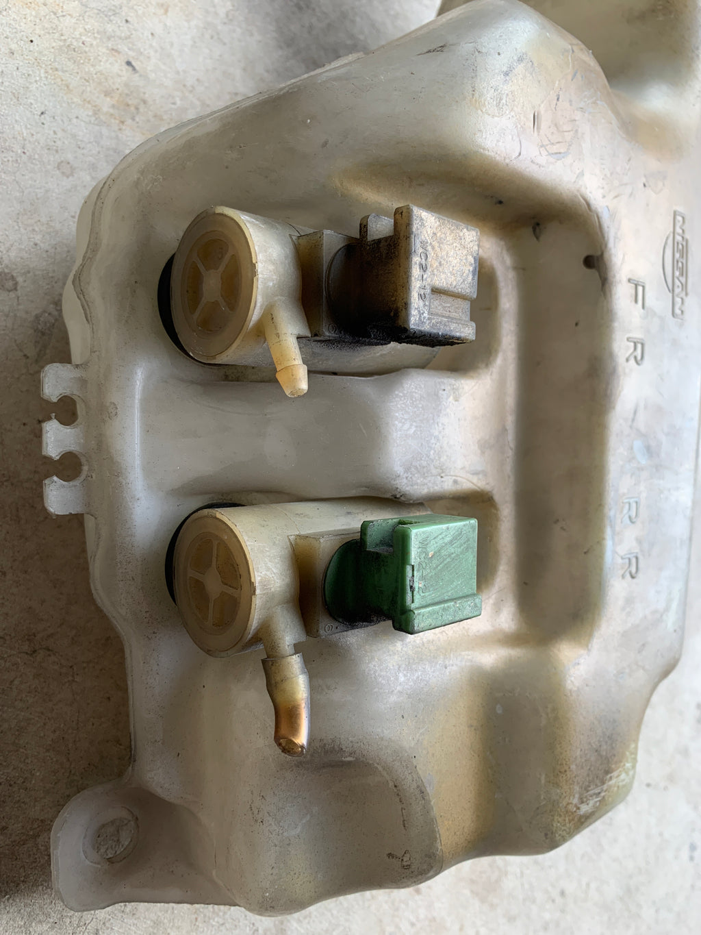 Windscreen Washer Tank, R32