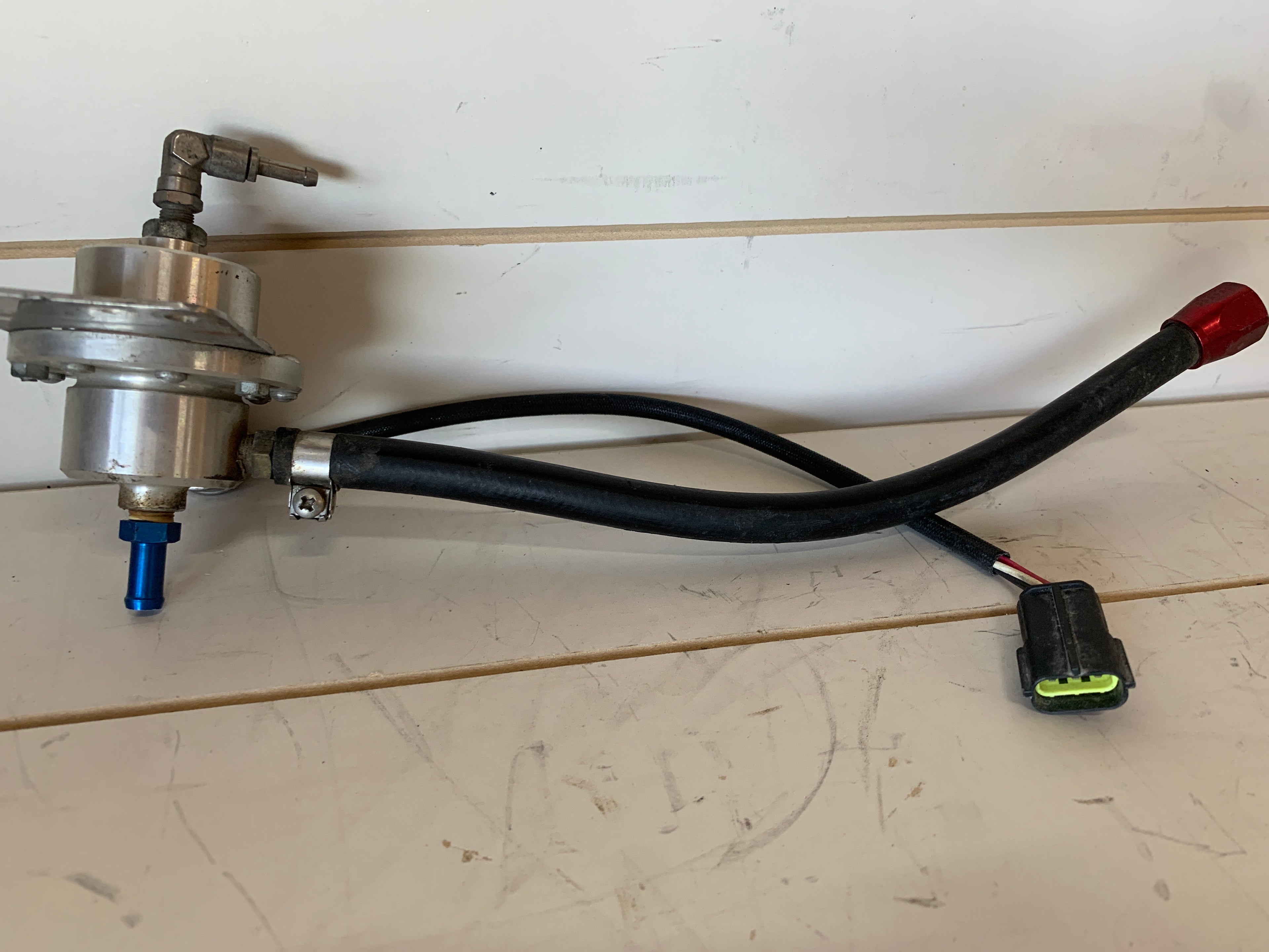 SARD Fuel Pressure Reg w/DEFI Fuel pressure sensor