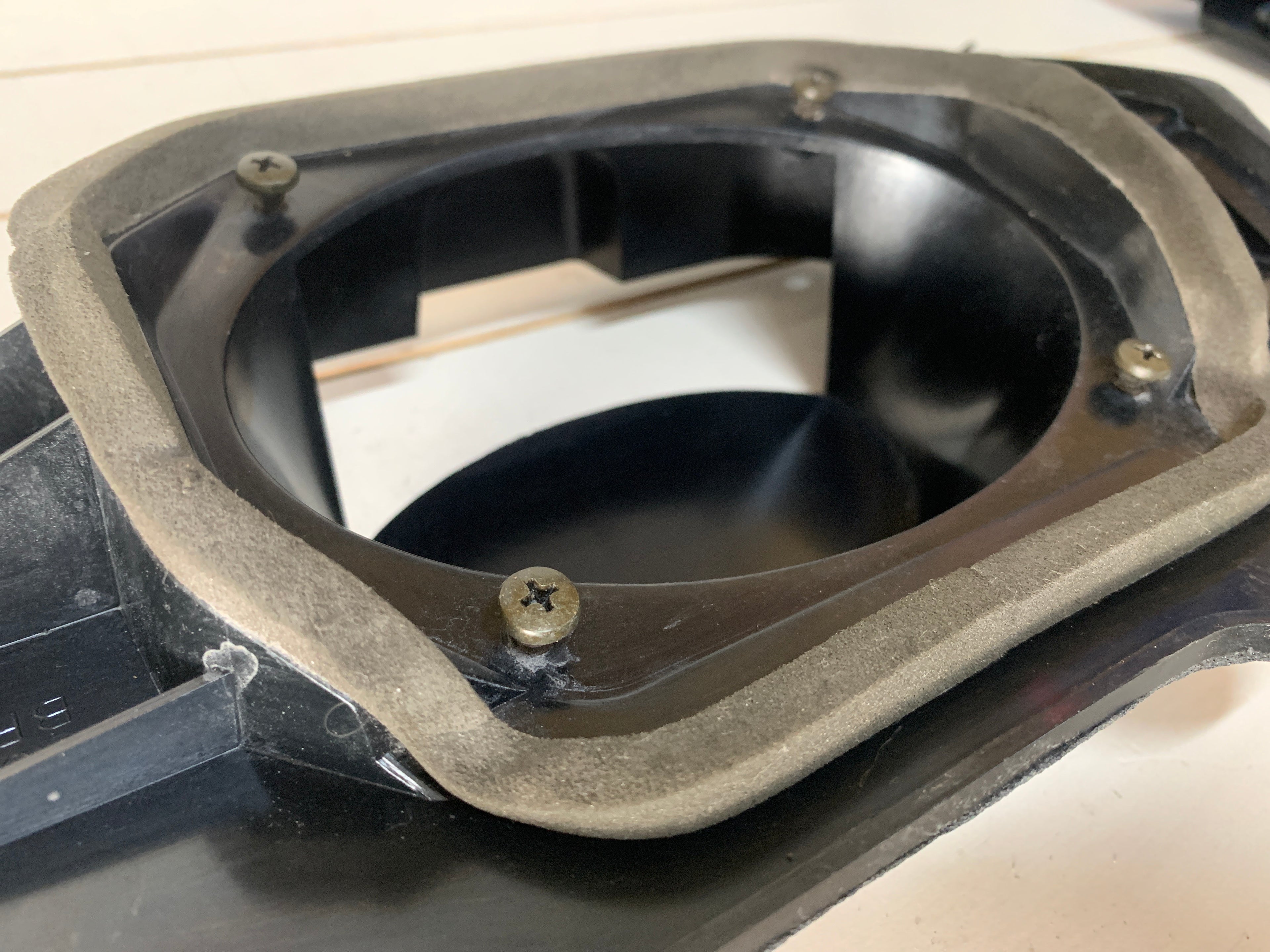 LEFT Front Speaker Holder, R32