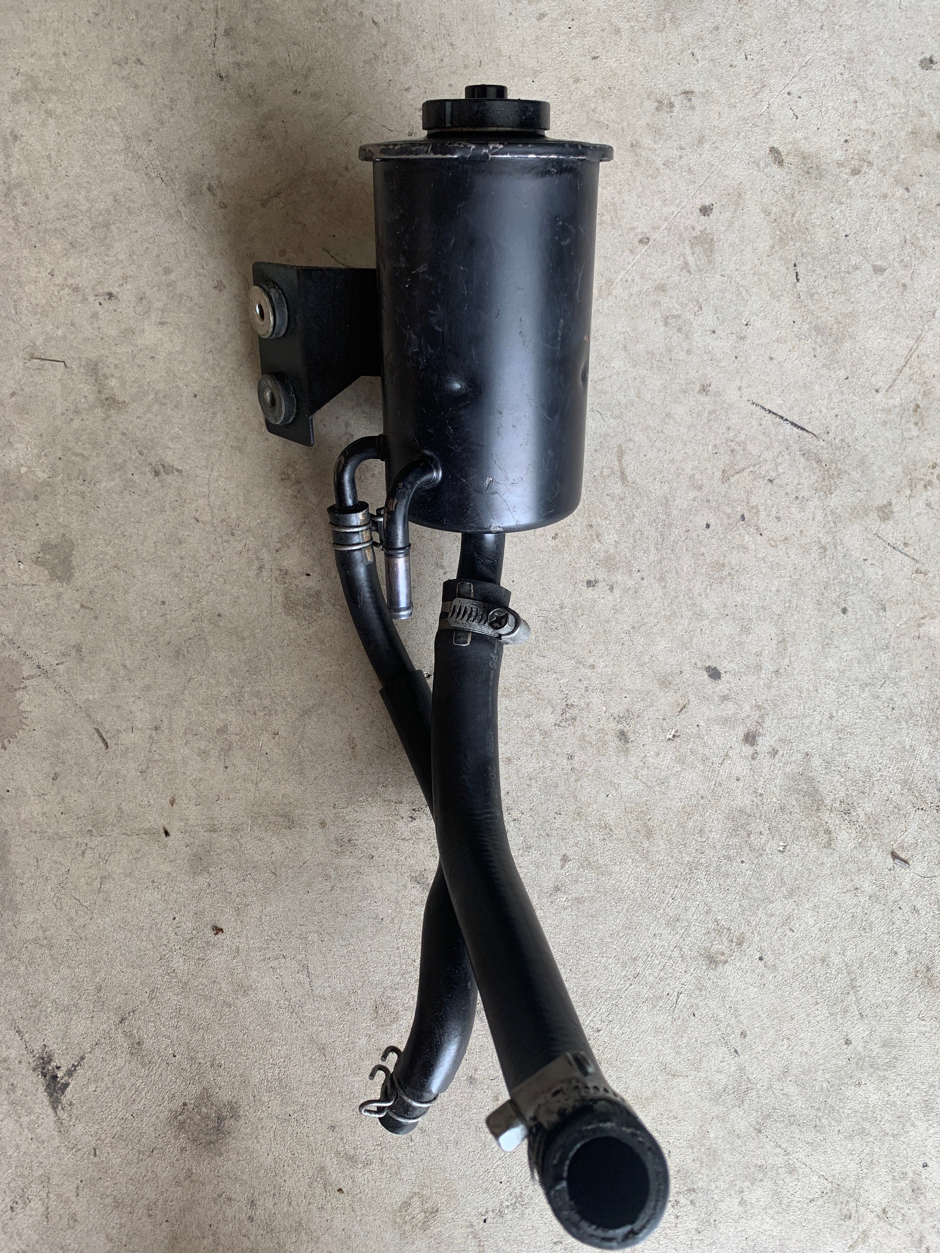 Power Steering Reservoir, R32