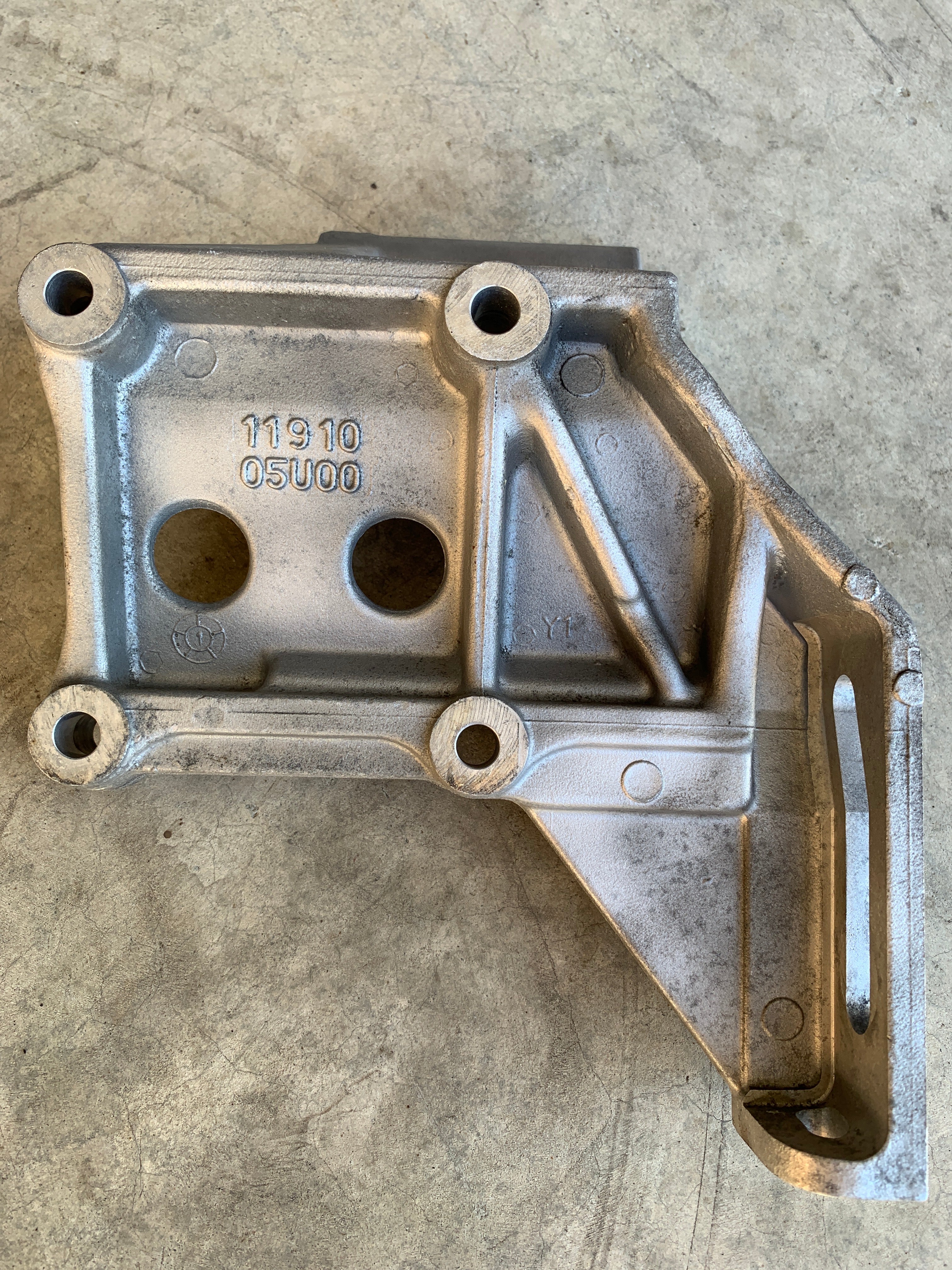 AC Compressor Bracket, R32 GTR