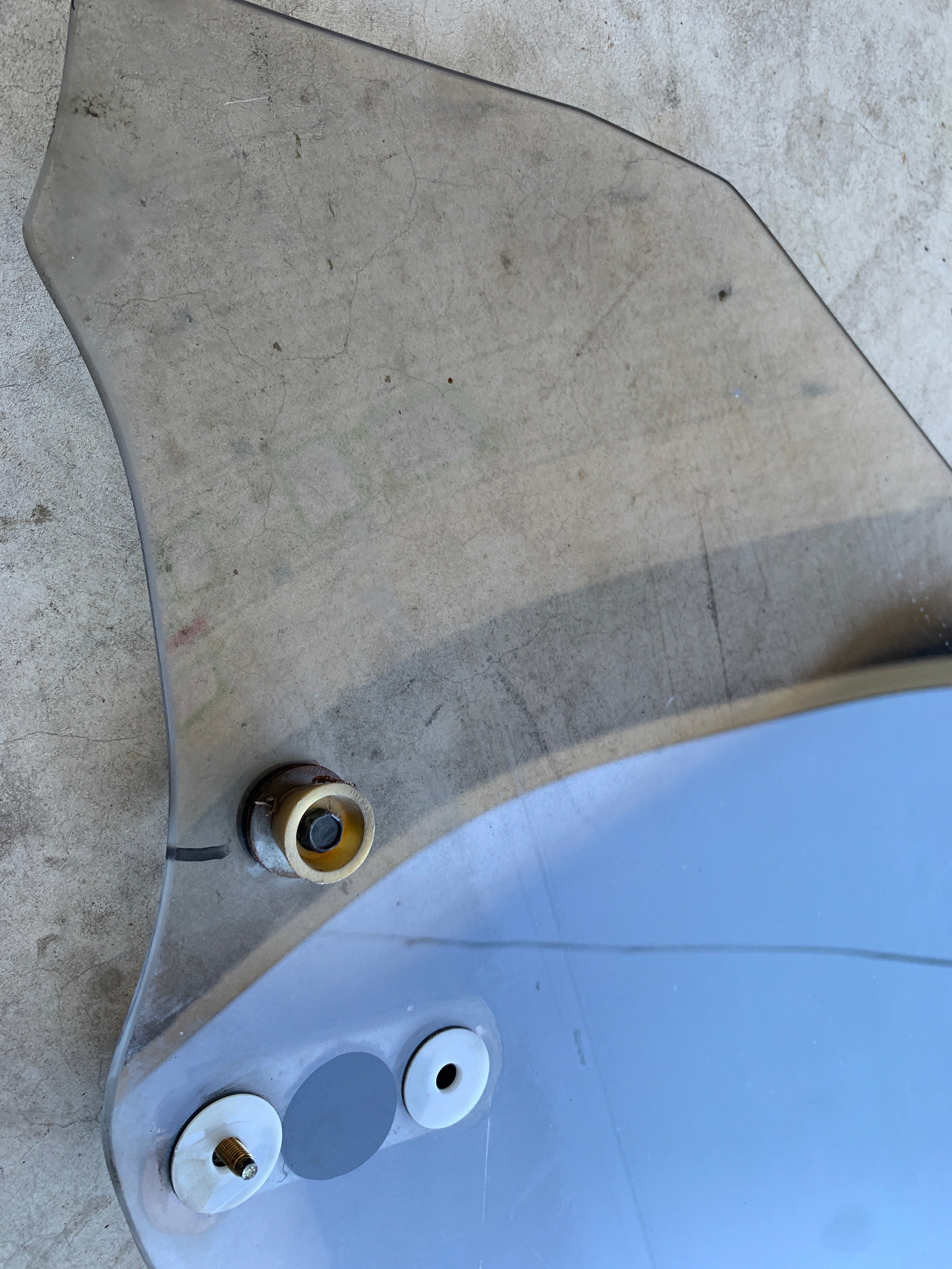 RIGHT Door Glass, R32 2dr