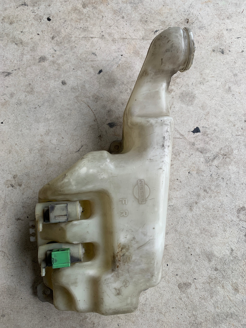 Windscreen Washer Tank, R32