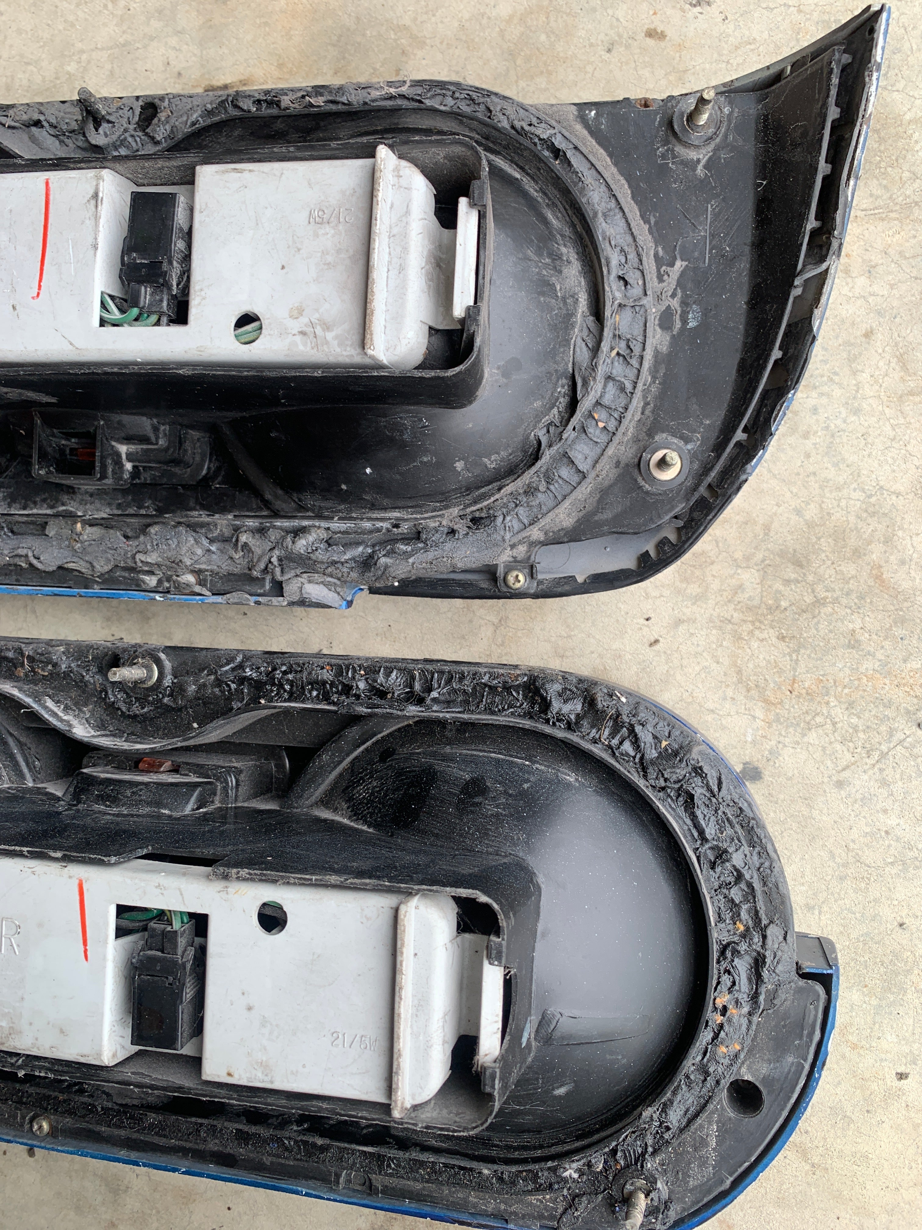 Tail lights, R32 Coupe