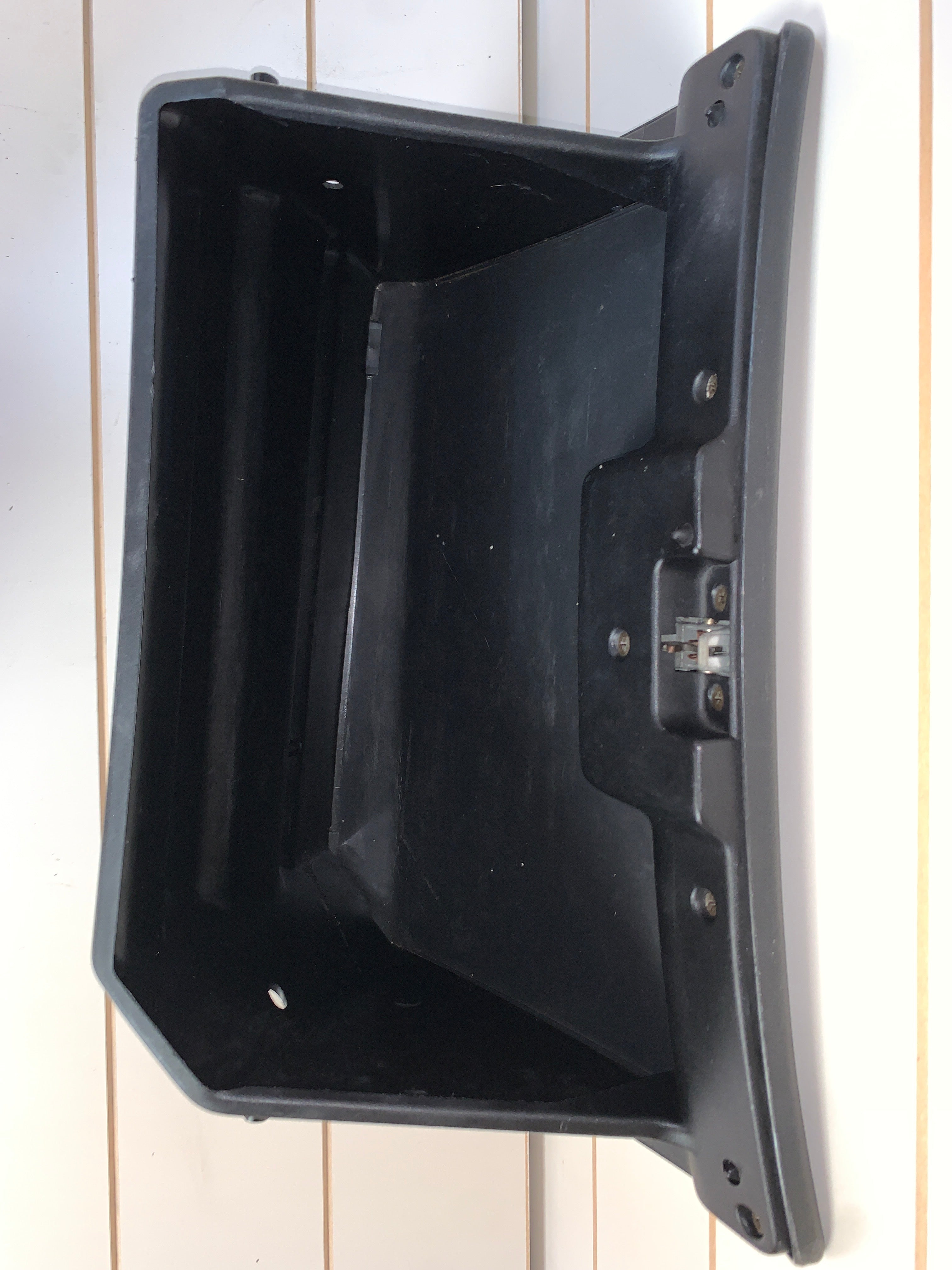 Glove box, R32