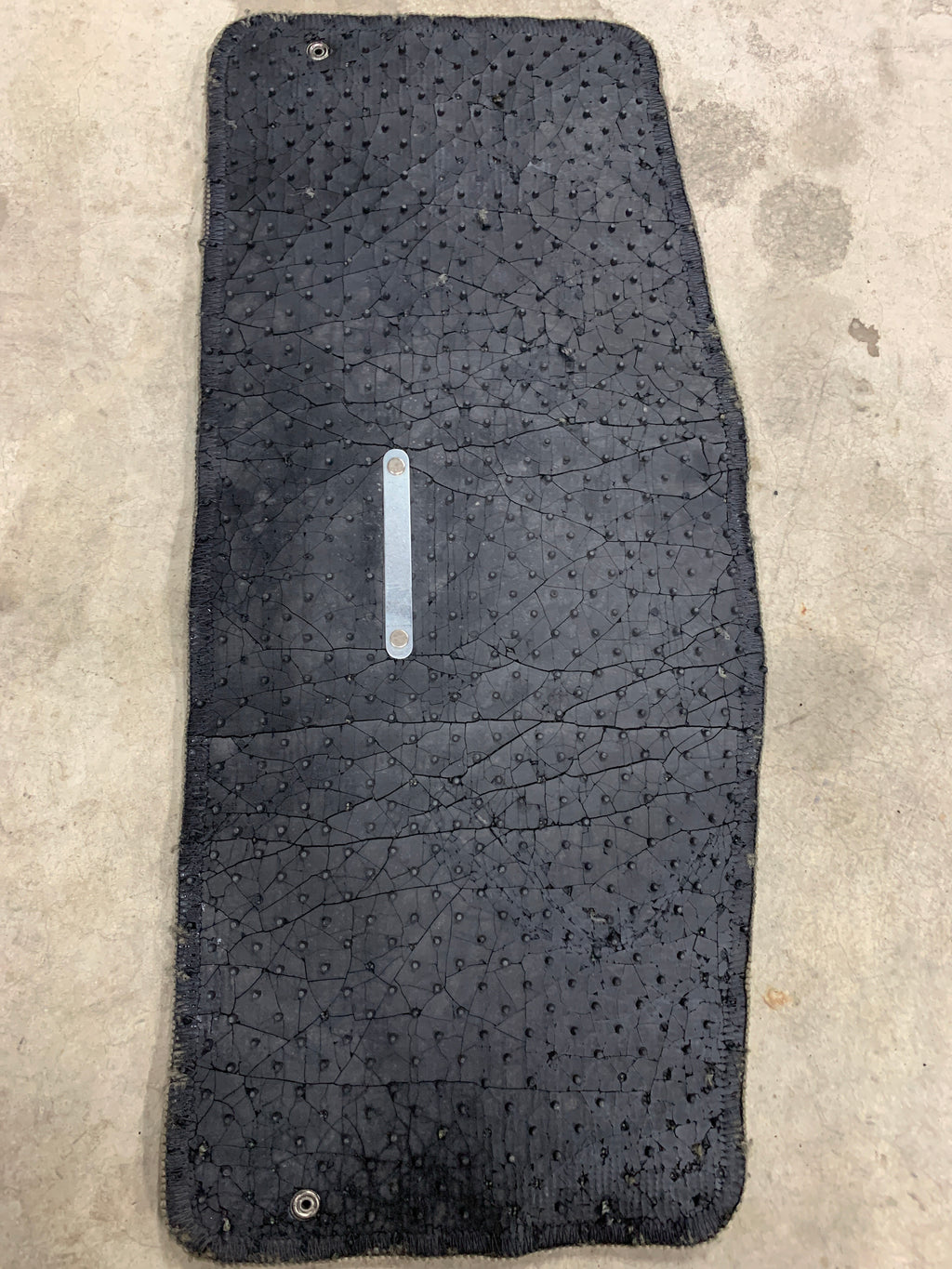 Rear Center Mat, R32