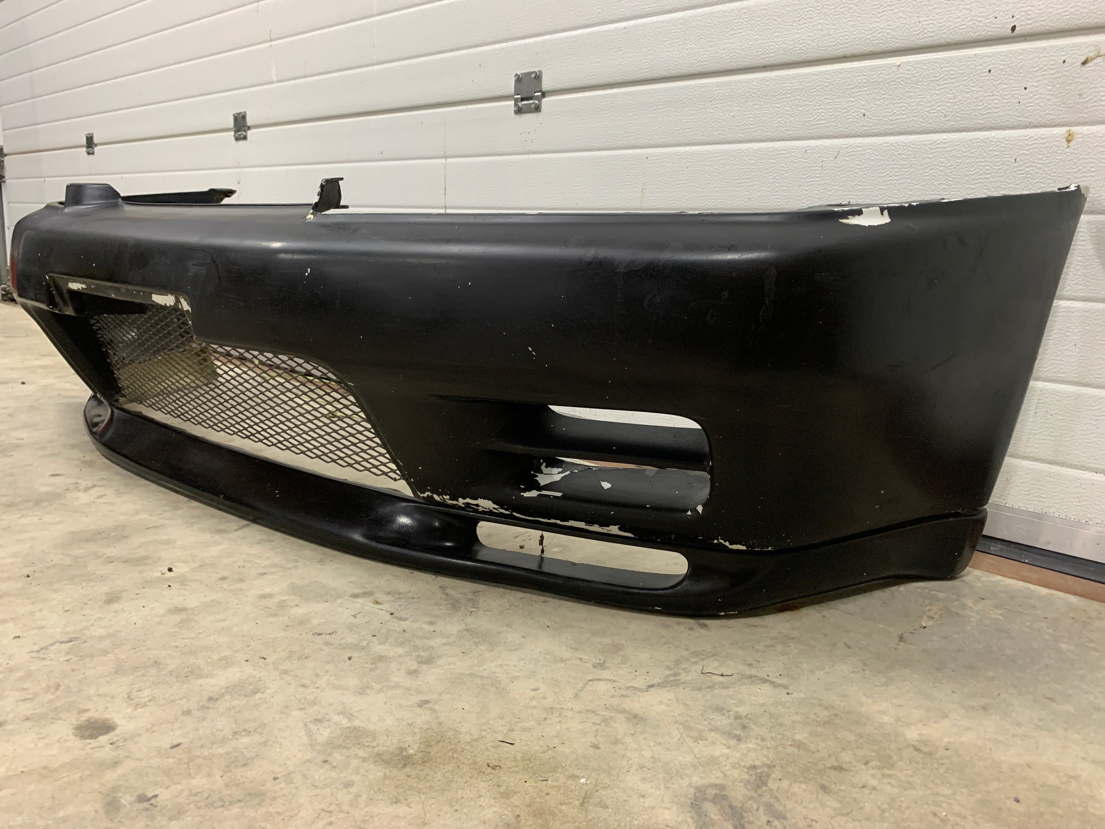 Front Bumper w/Lip, R32