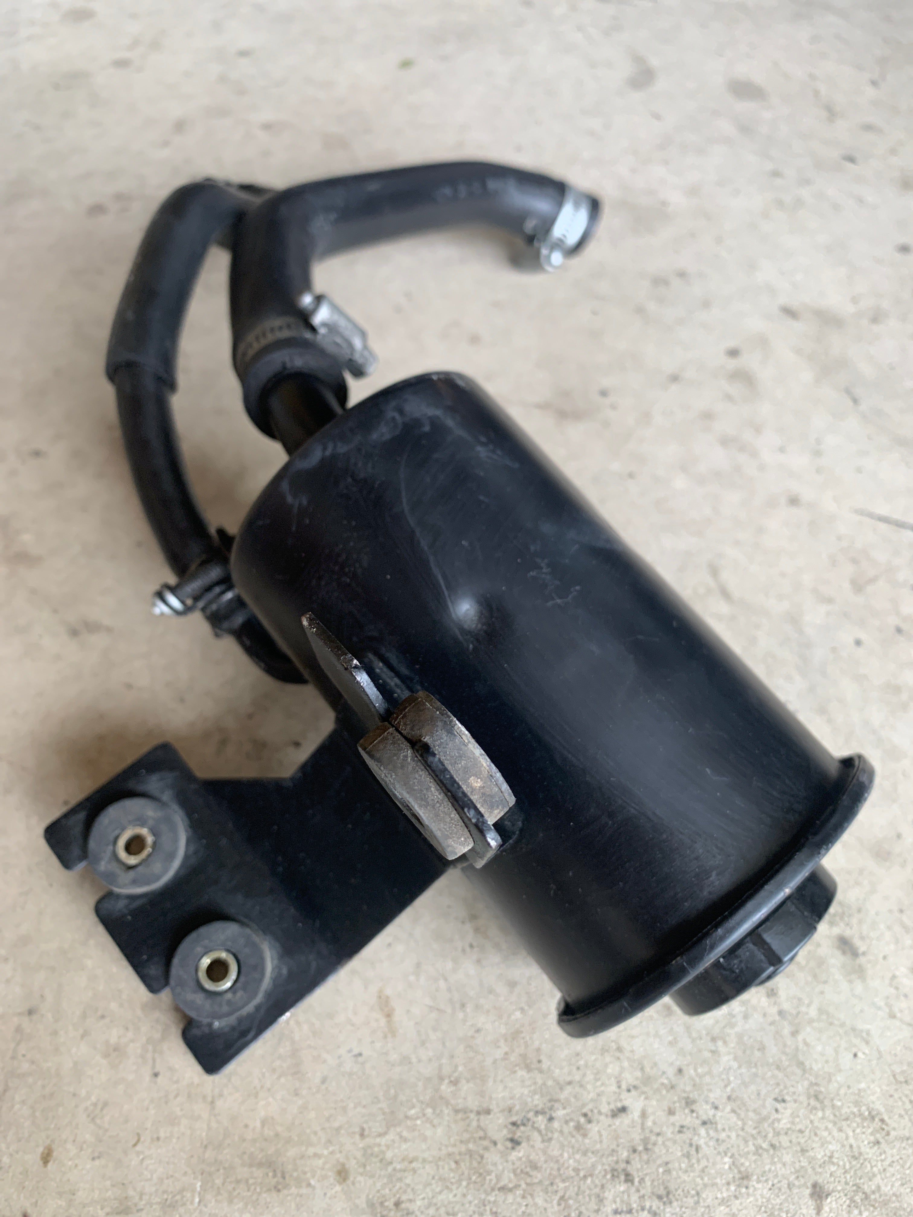 Power Steering Reservoir, R32