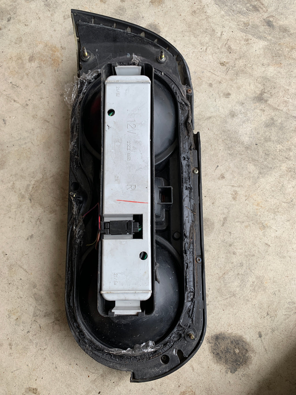 Tail lights, R32 Coupe