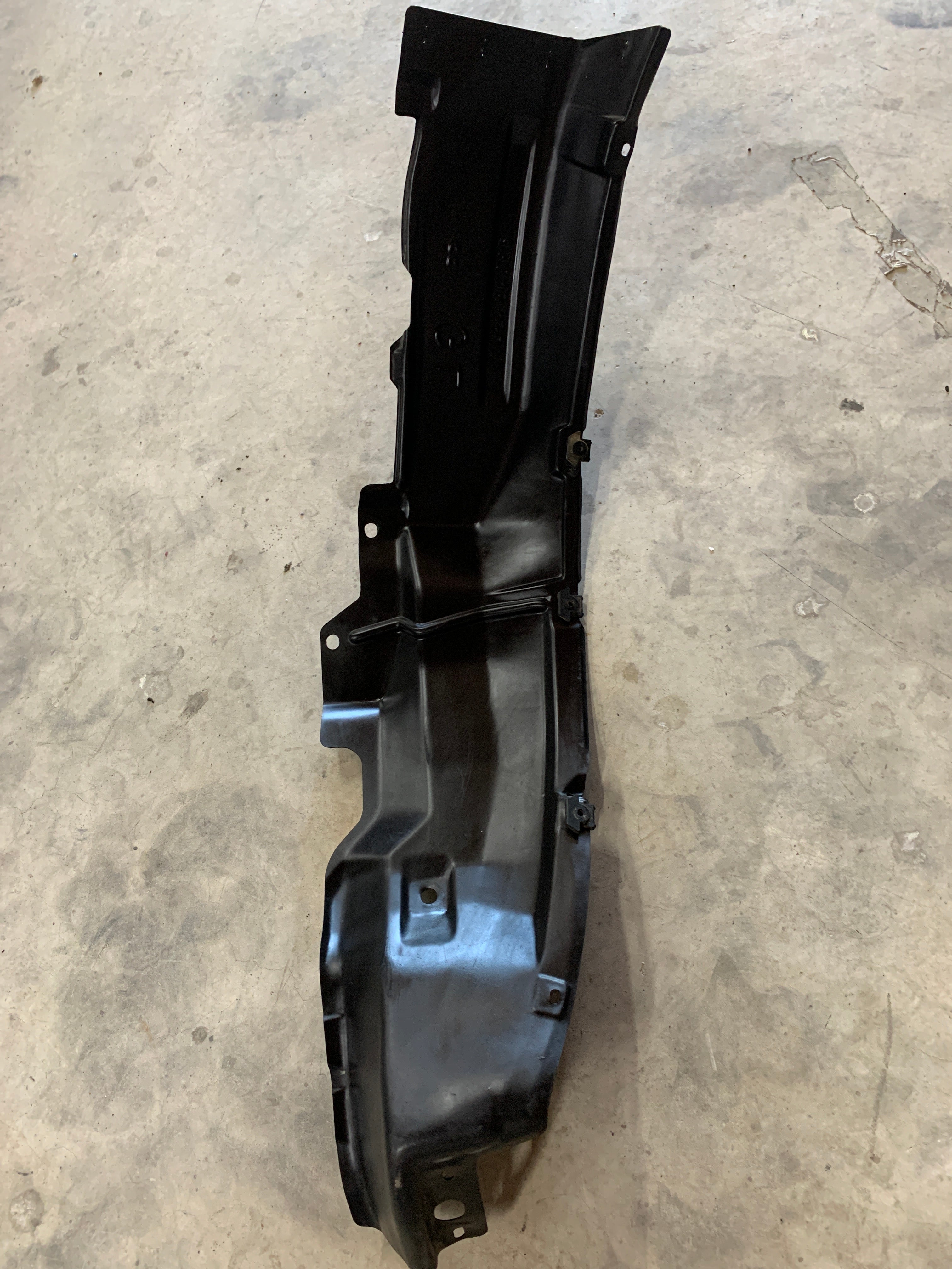 Front LEFT Guard Liner (back), R32 GTR
