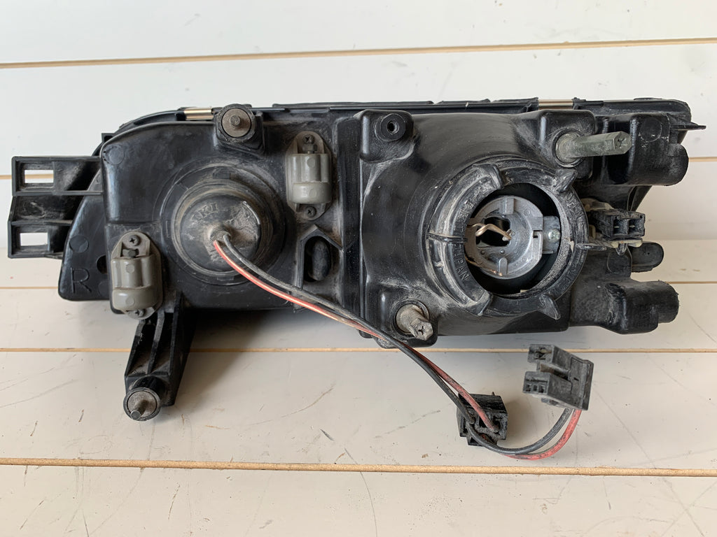RIGHT Headlight, R32