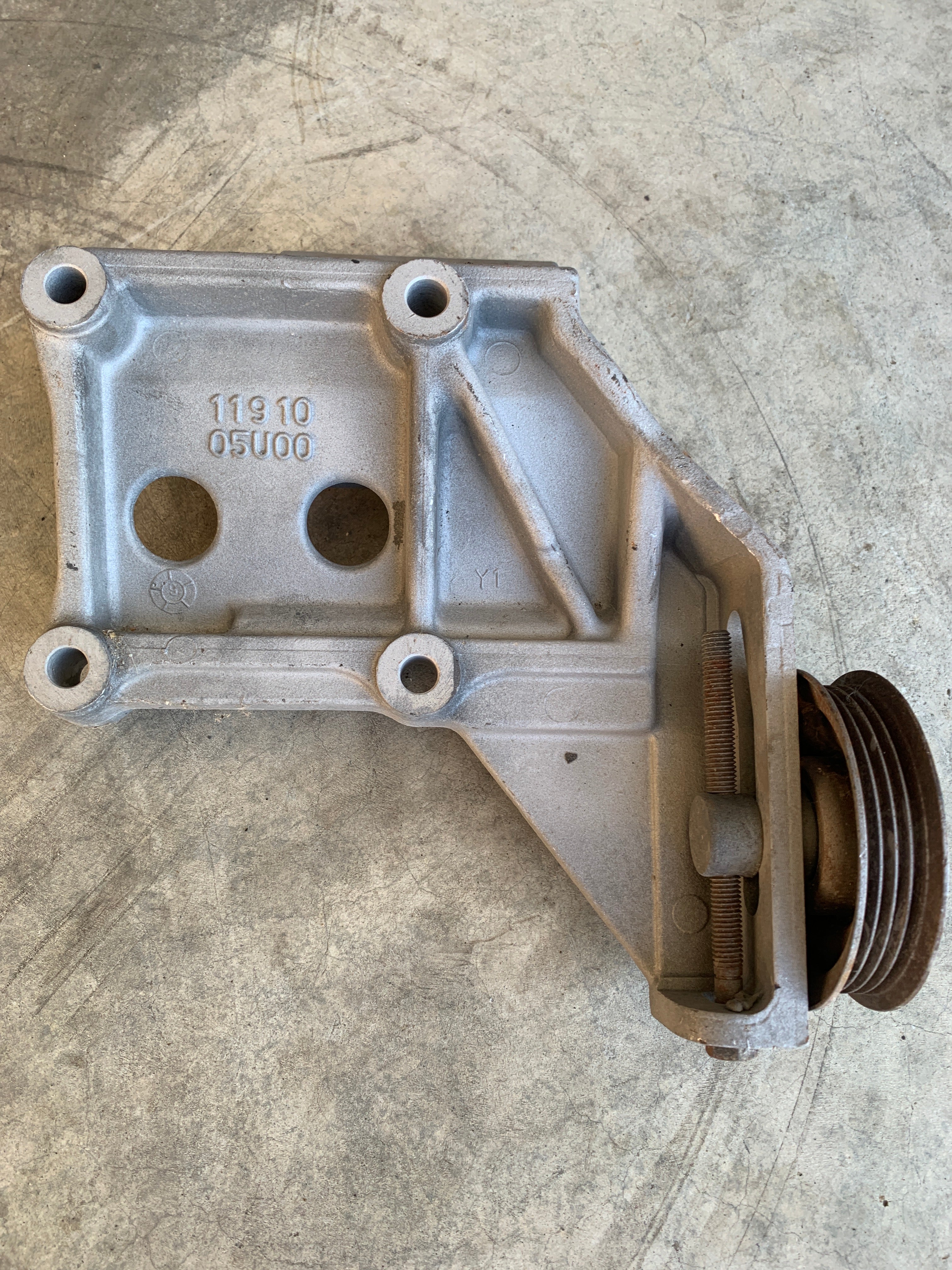 AC Compressor Bracket, R32 GTR