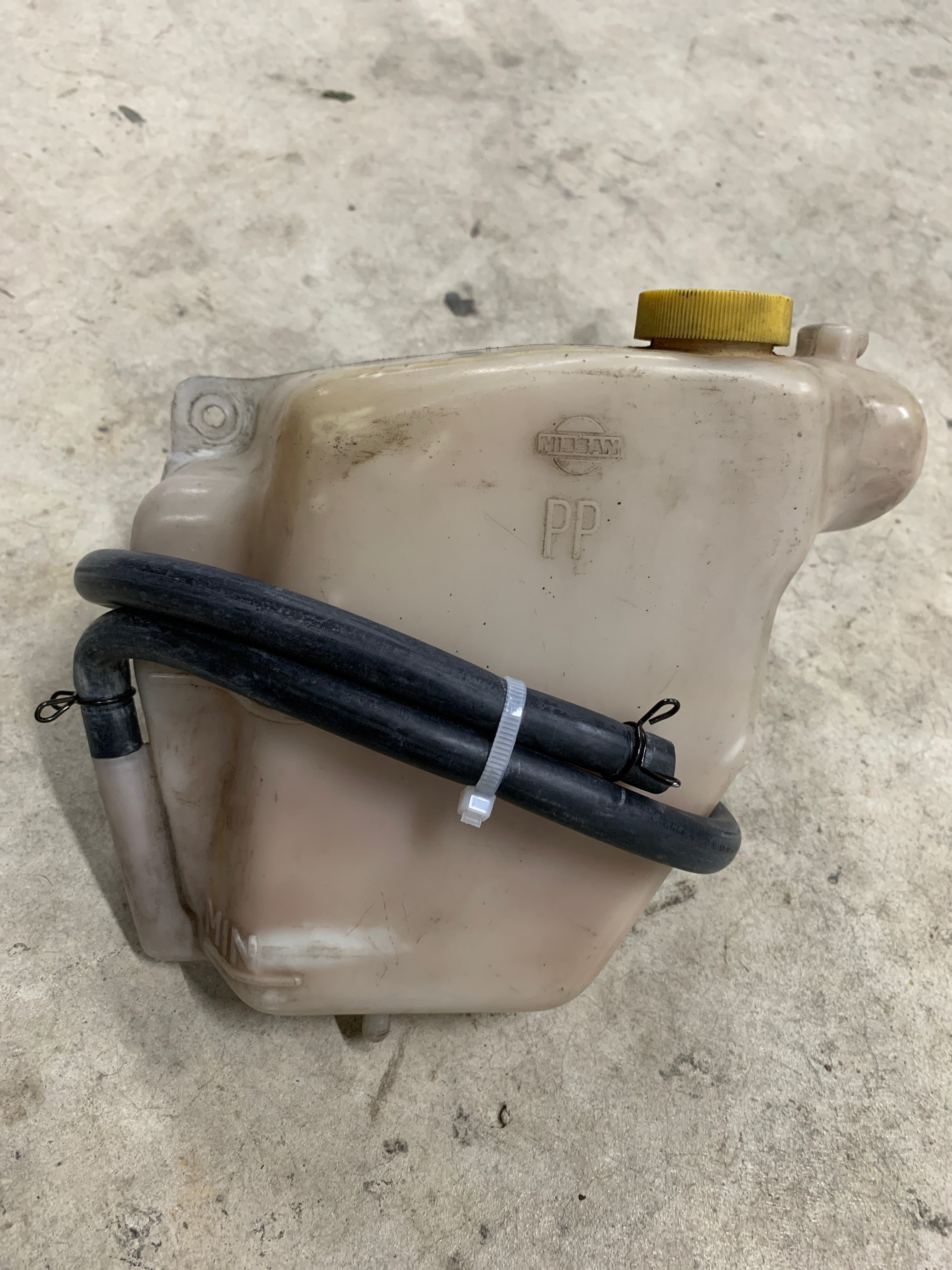 Damaged Radiator Overflow, R32