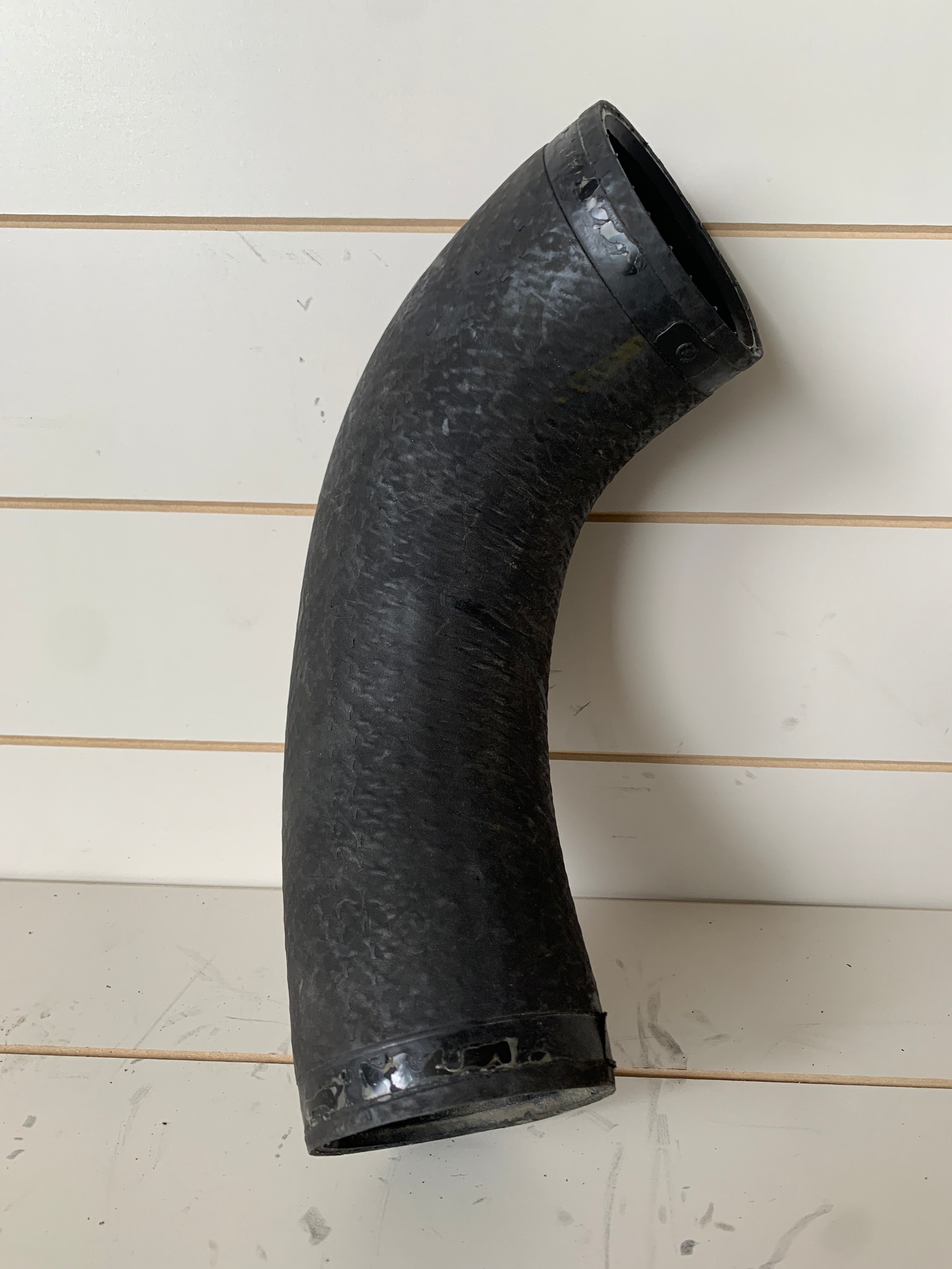 RUBBER Pipe - Front Right from Intercooler, GT-R