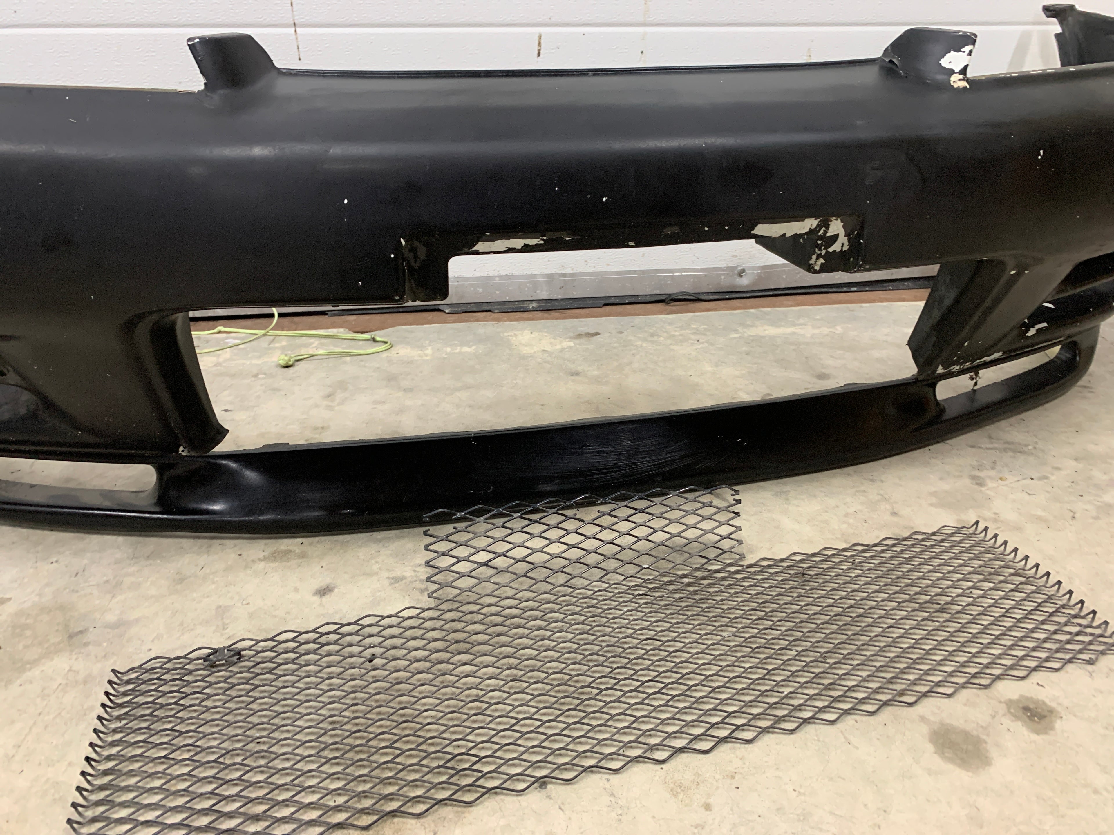 Front Bumper w/Lip, R32
