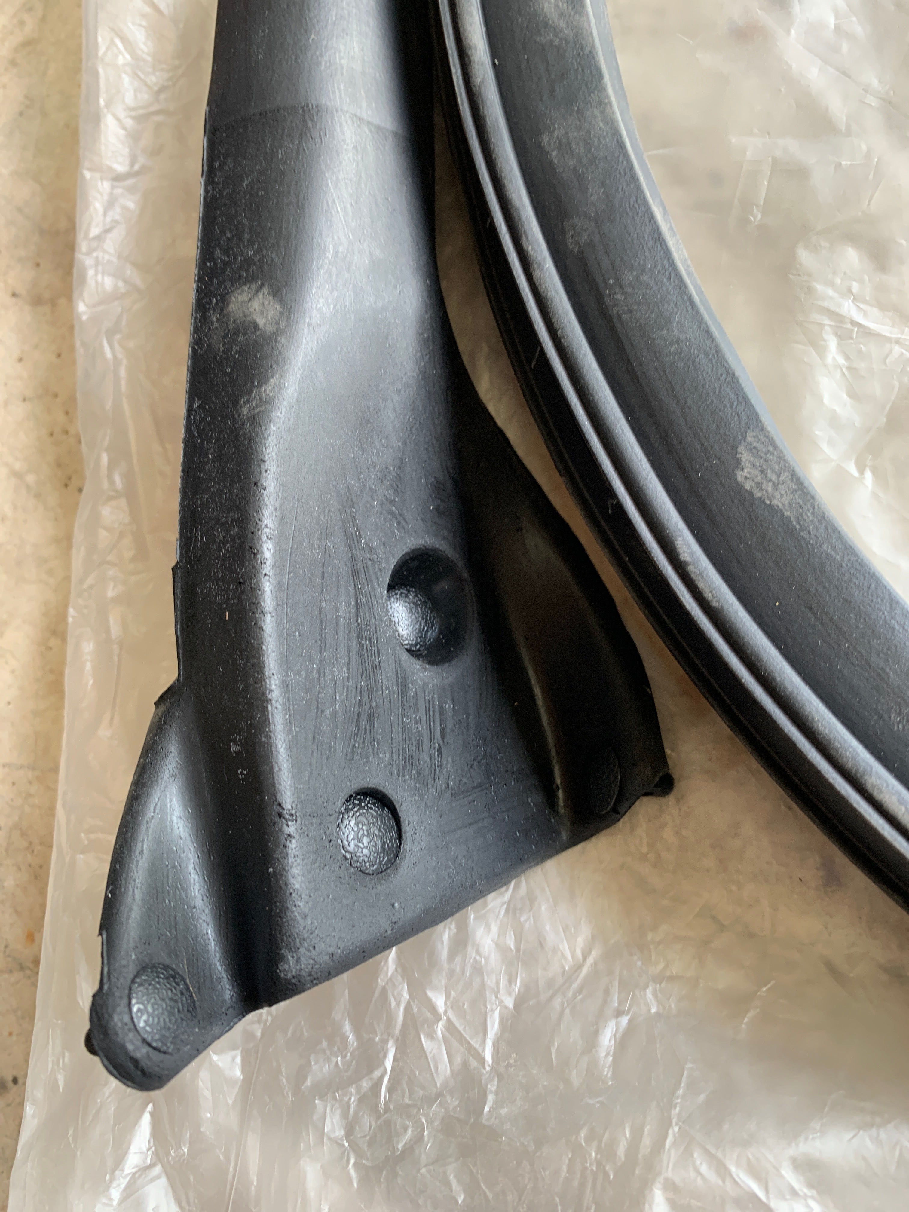 NEW Upper Door Glass Seal, R32 Coupe