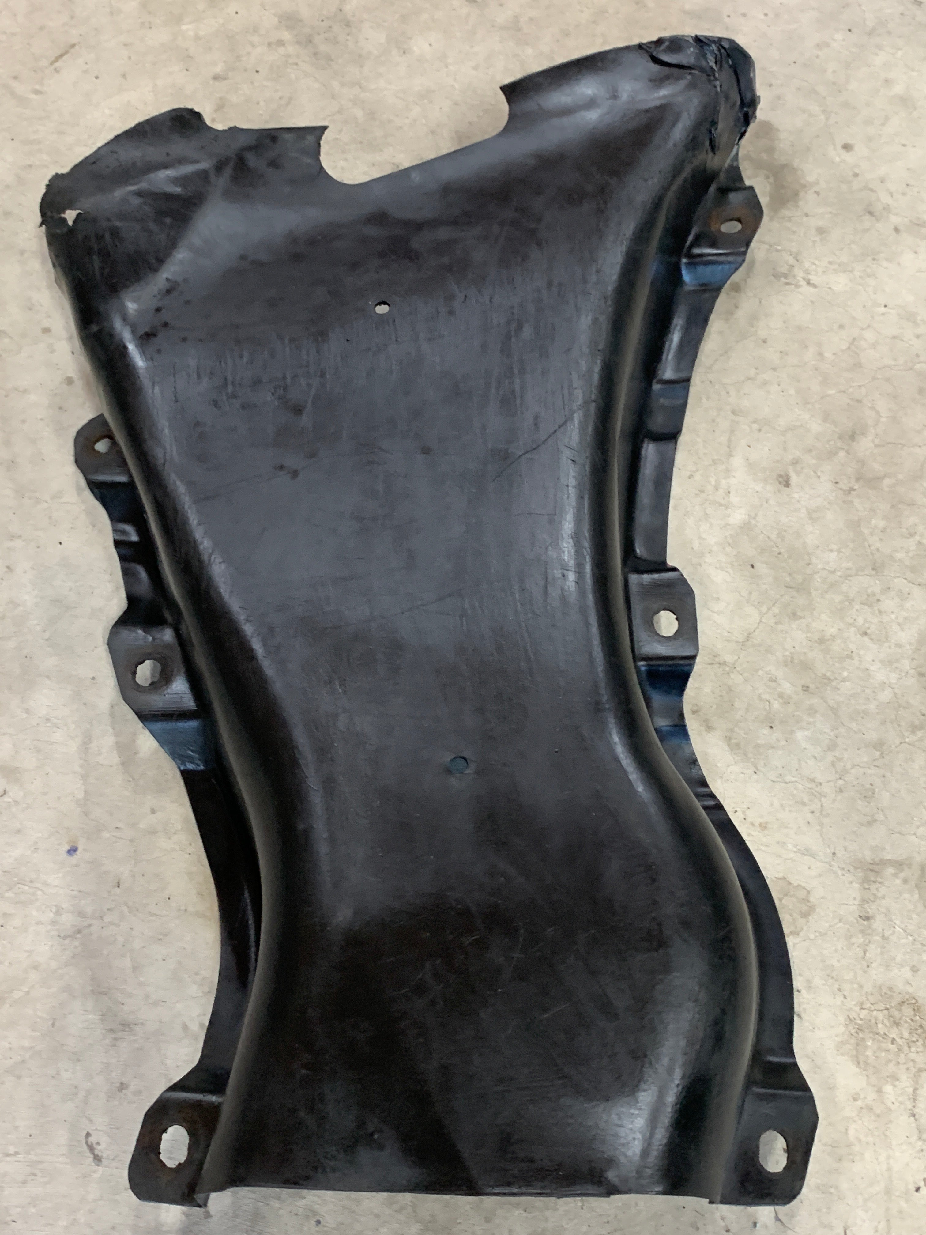 Front RIGHT Guard Liner Duct, R32 GTR